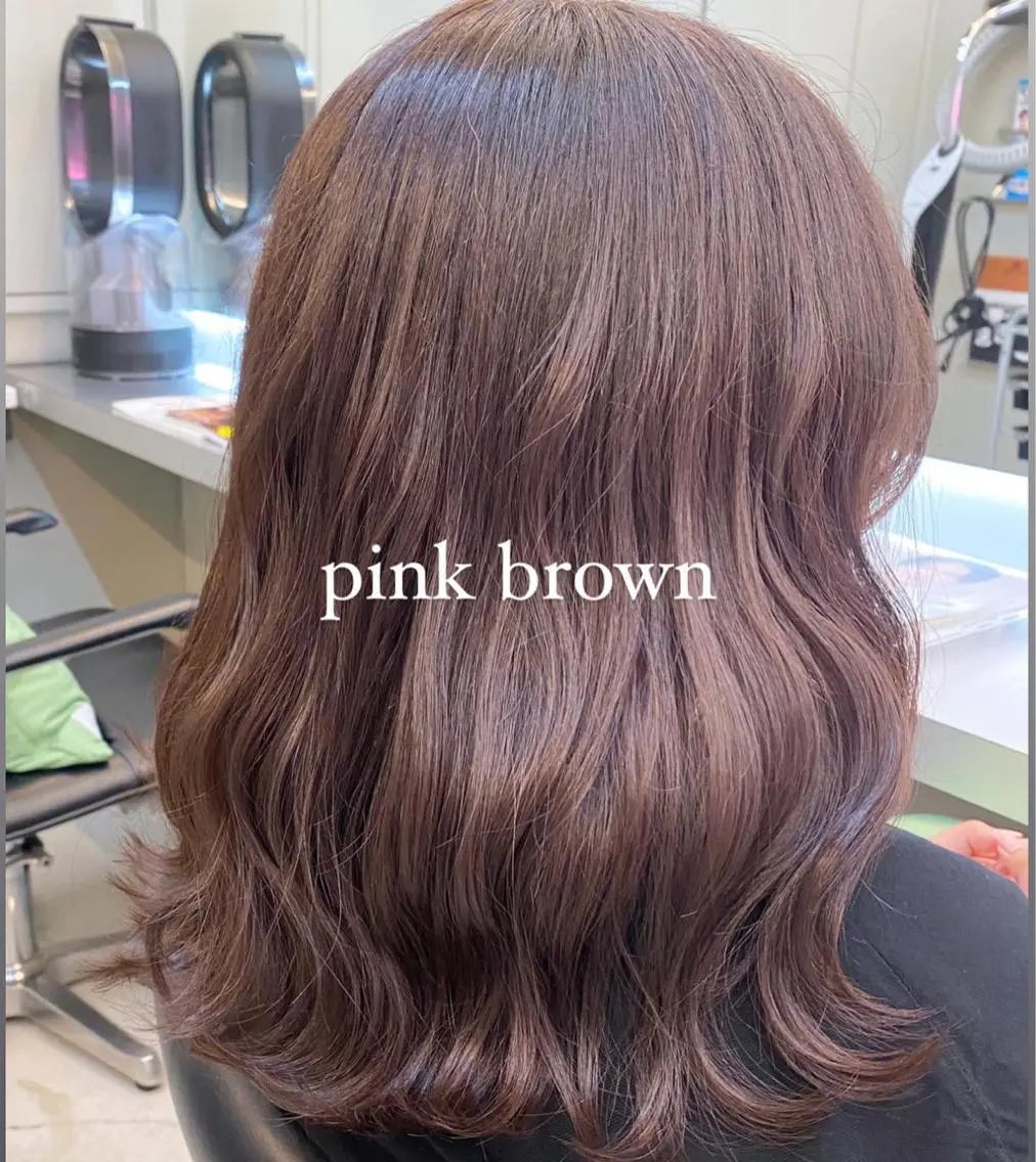 ミディアム カラー 岡野 静華のヘアスタイル