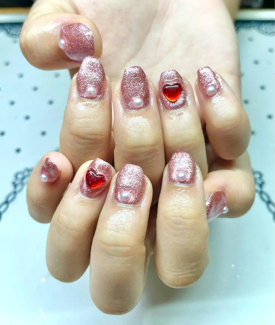 ネイル ハート ストーンネイル nailist cocoのネイルデザイン