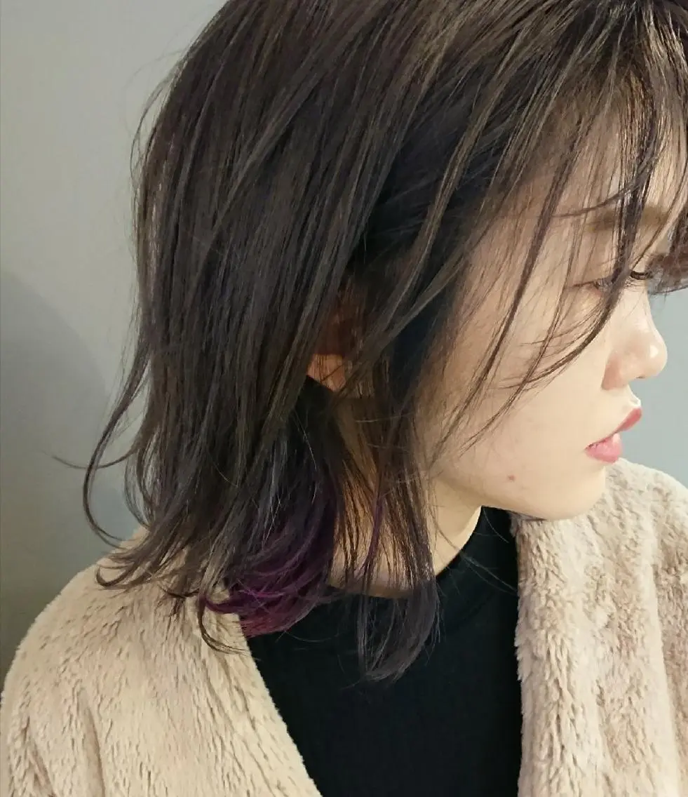 ミディアム カラー グレージュ インナーカラー パープルカラー coii コイ【原宿/表参道】のヘアスタイル