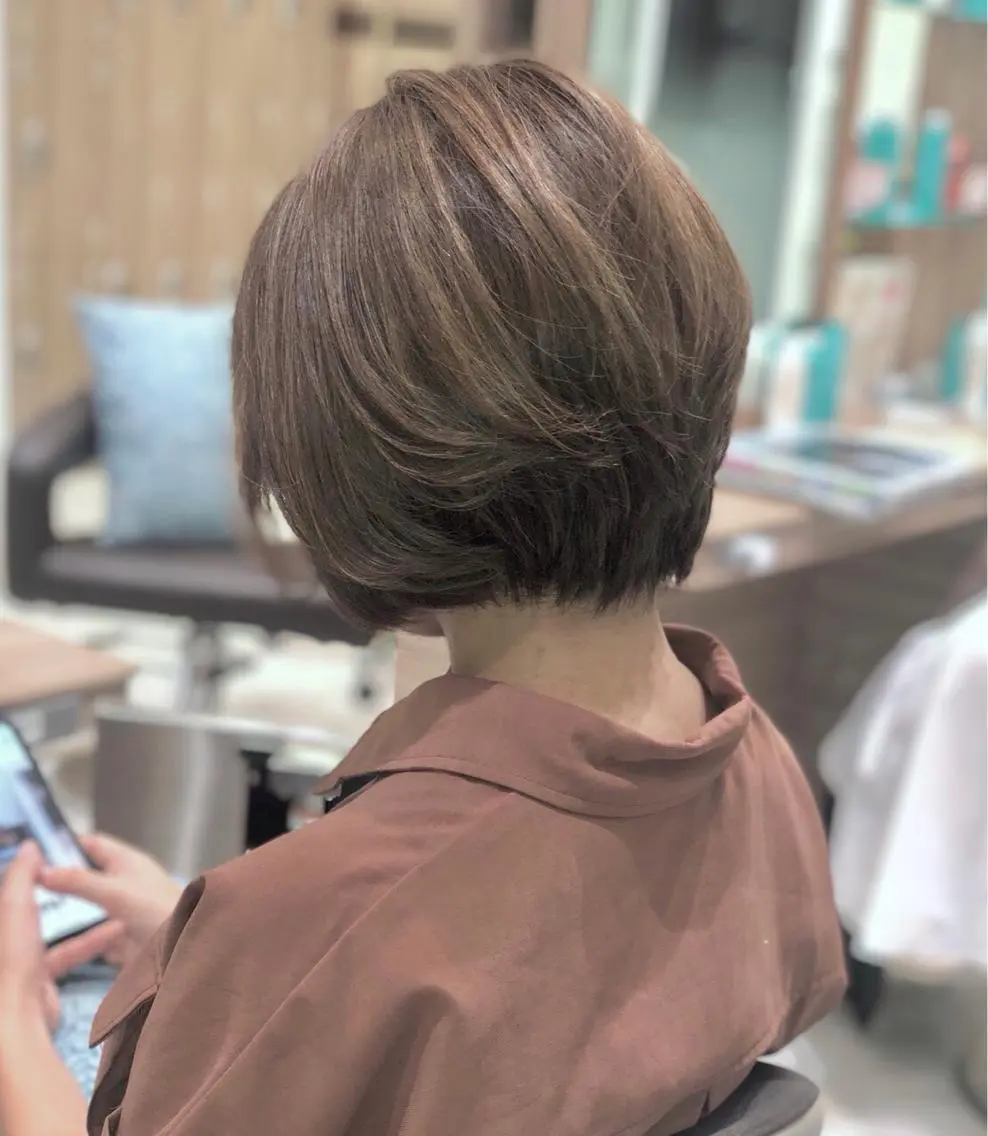 ショート カラー ハイライトカラー ハイライト ショートヘア 小顔カット 小島 仁美のヘアスタイル