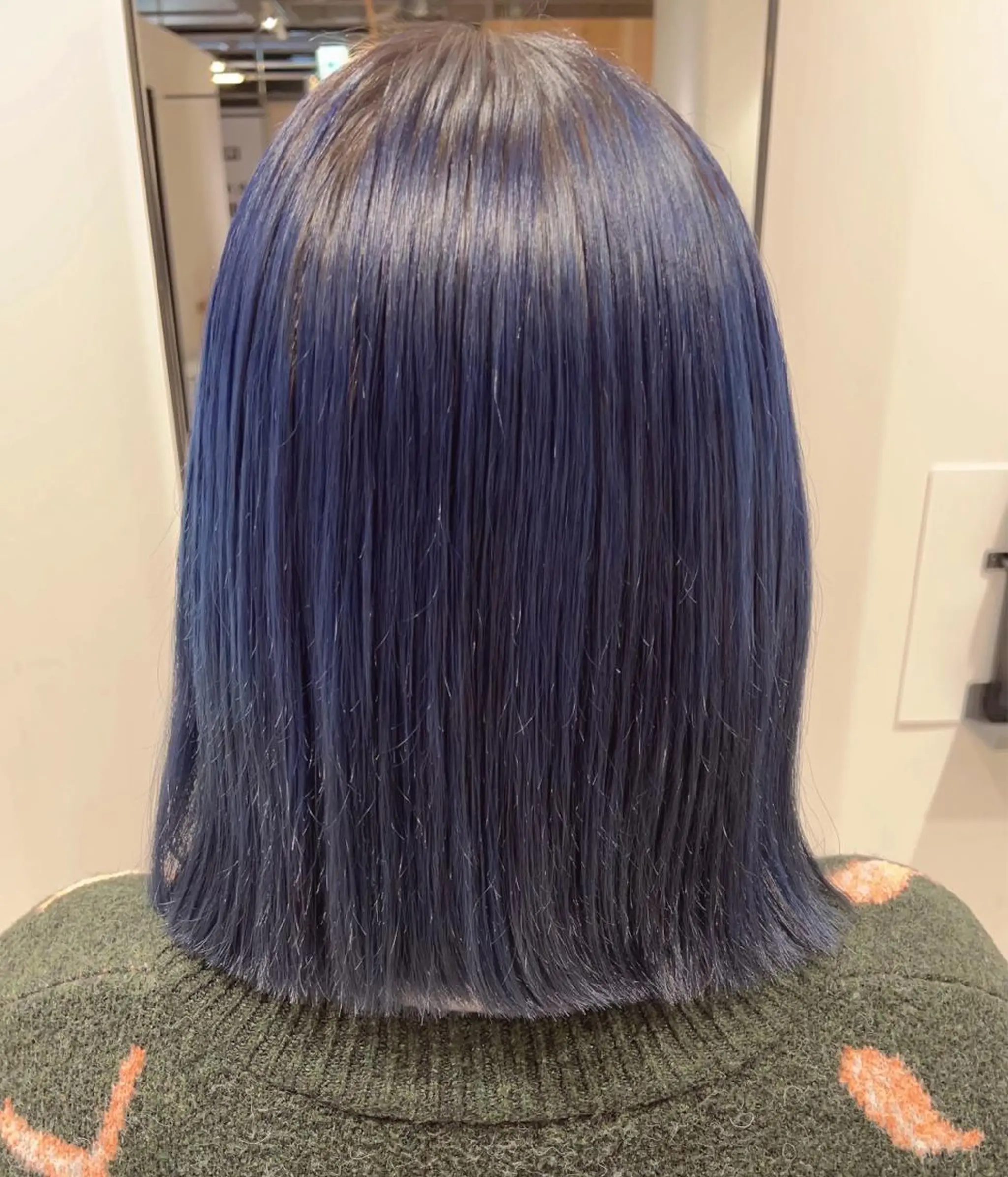 ミディアム カラー 切りっぱなしボブ ブリーチ ブルーカラー ボブ カット ヘアカラー トリートメント スキバサミを使わない カット🌼唯🌼のヘアスタイル