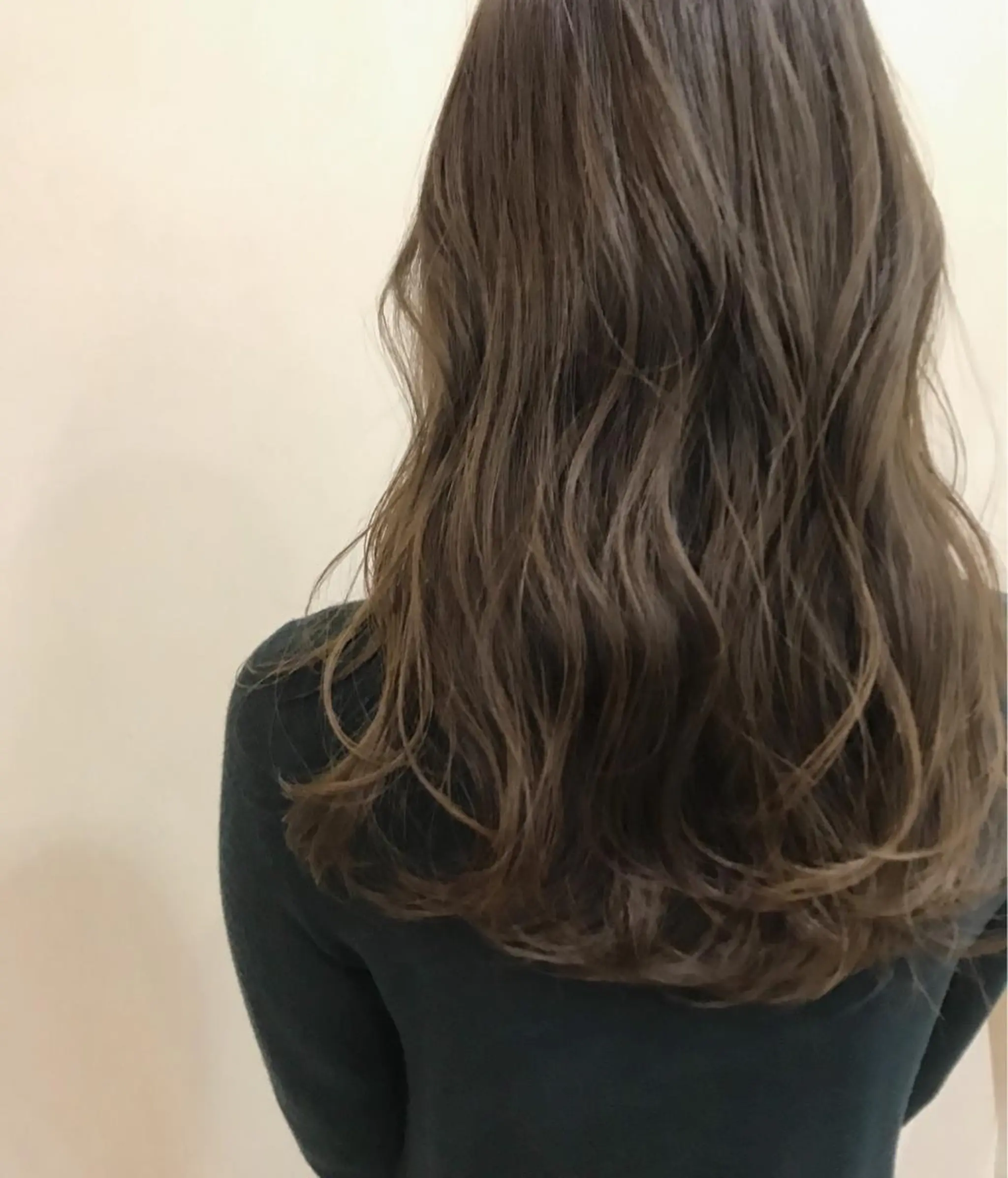 カラー グレージュ ミルクティーグレージュ 鈴木 啓介のヘアスタイル