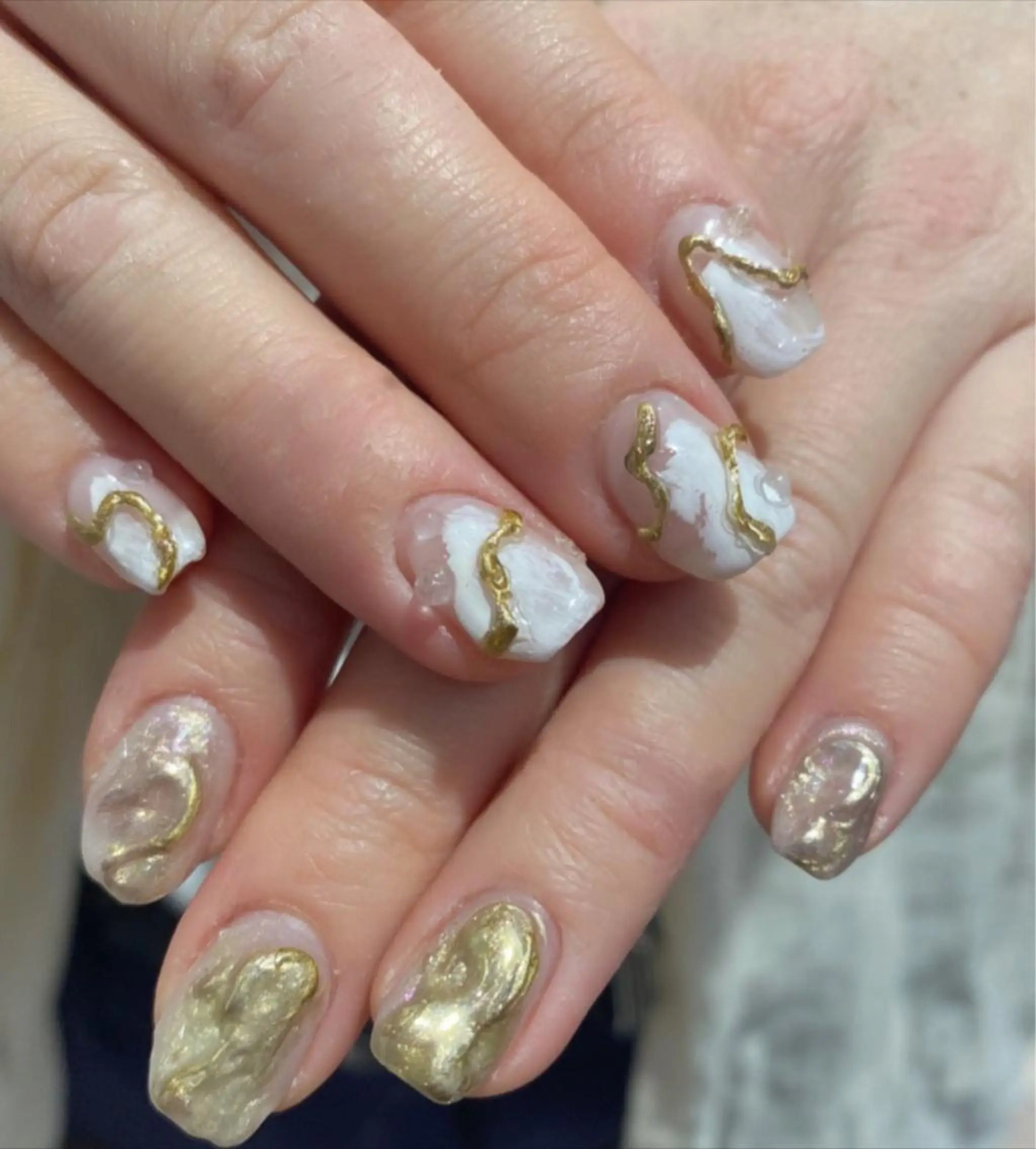 ネイル オーロラネイル ゴールド ハンドネイル 似合わせ提案サラ艶♡ 彩華のヘアスタイル