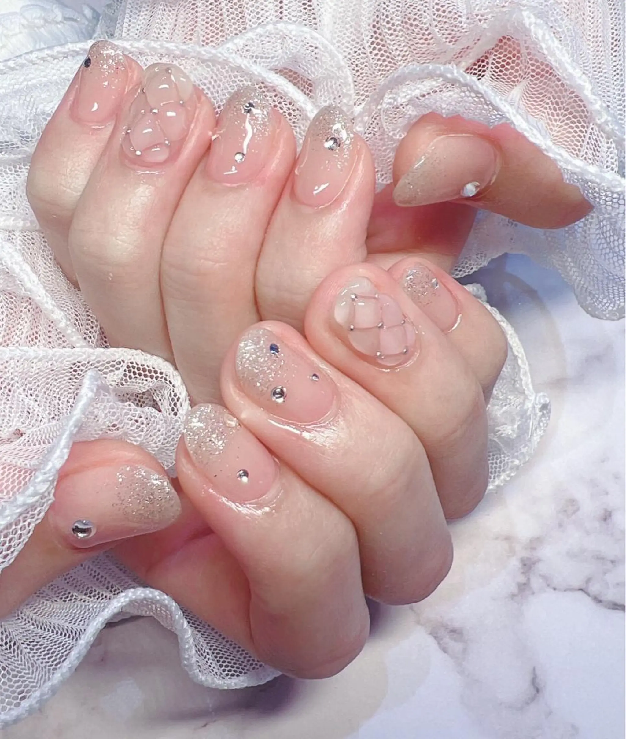 ネイル フレンチネイル ジェルネイル 韓国ネイル 持ち込み パラジェル ちゅるんネイル🪄 耳ツボジュエリー🔗のネイルデザイン