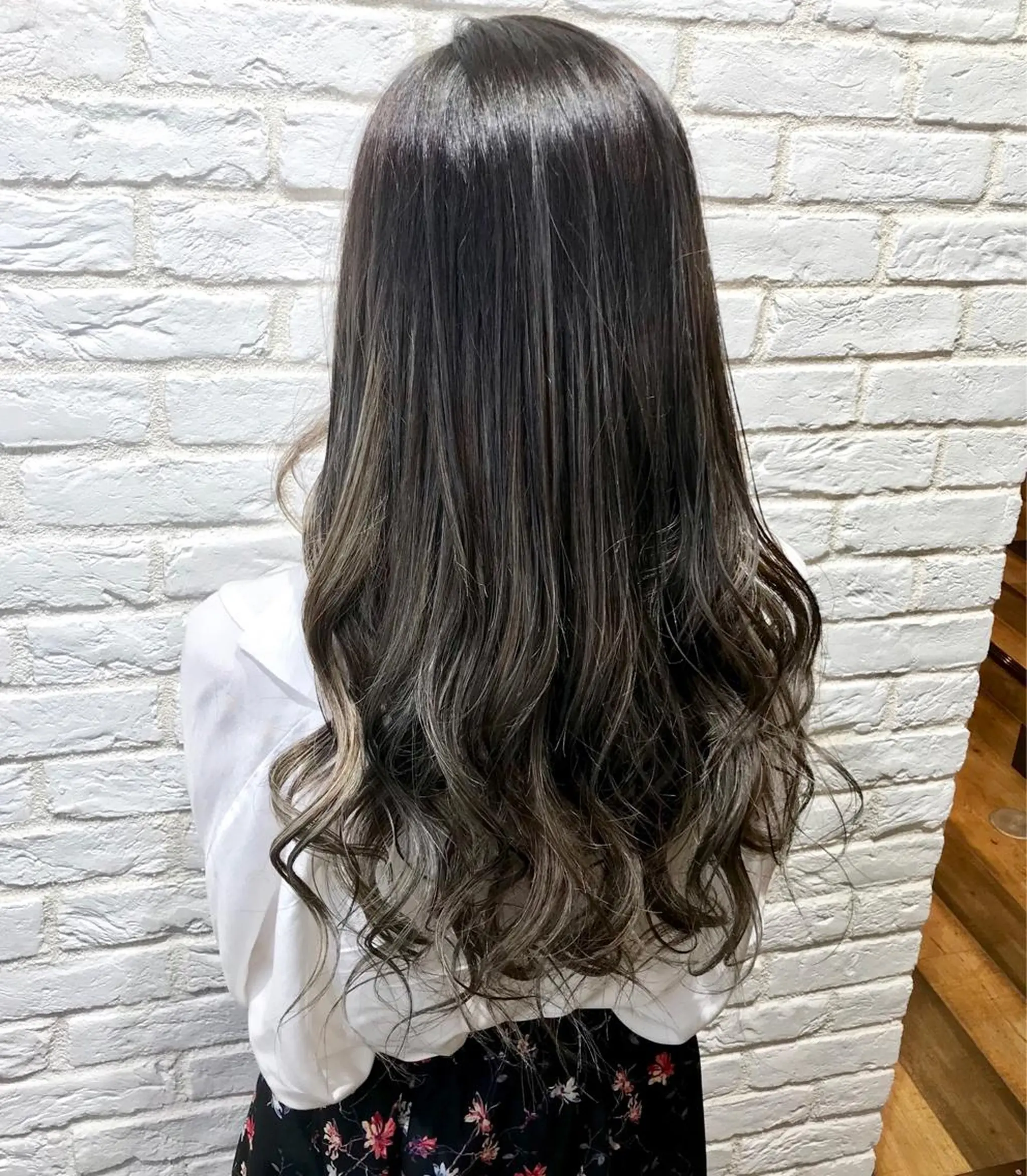 ロング カラー UMEDA FIGAROのヘアスタイル