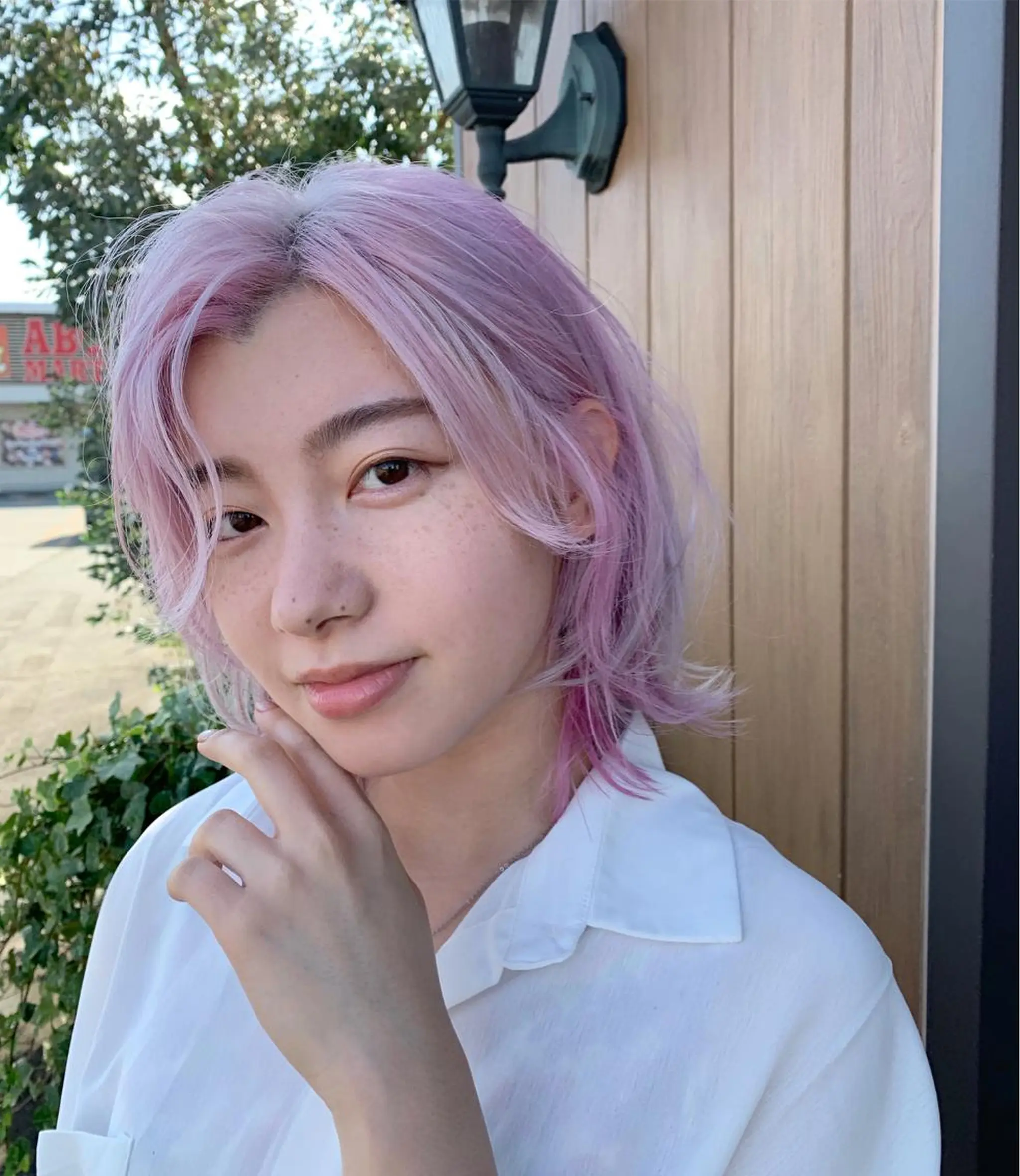 ミディアム ブリーチ/ハイトーン SERINAのヘアスタイル