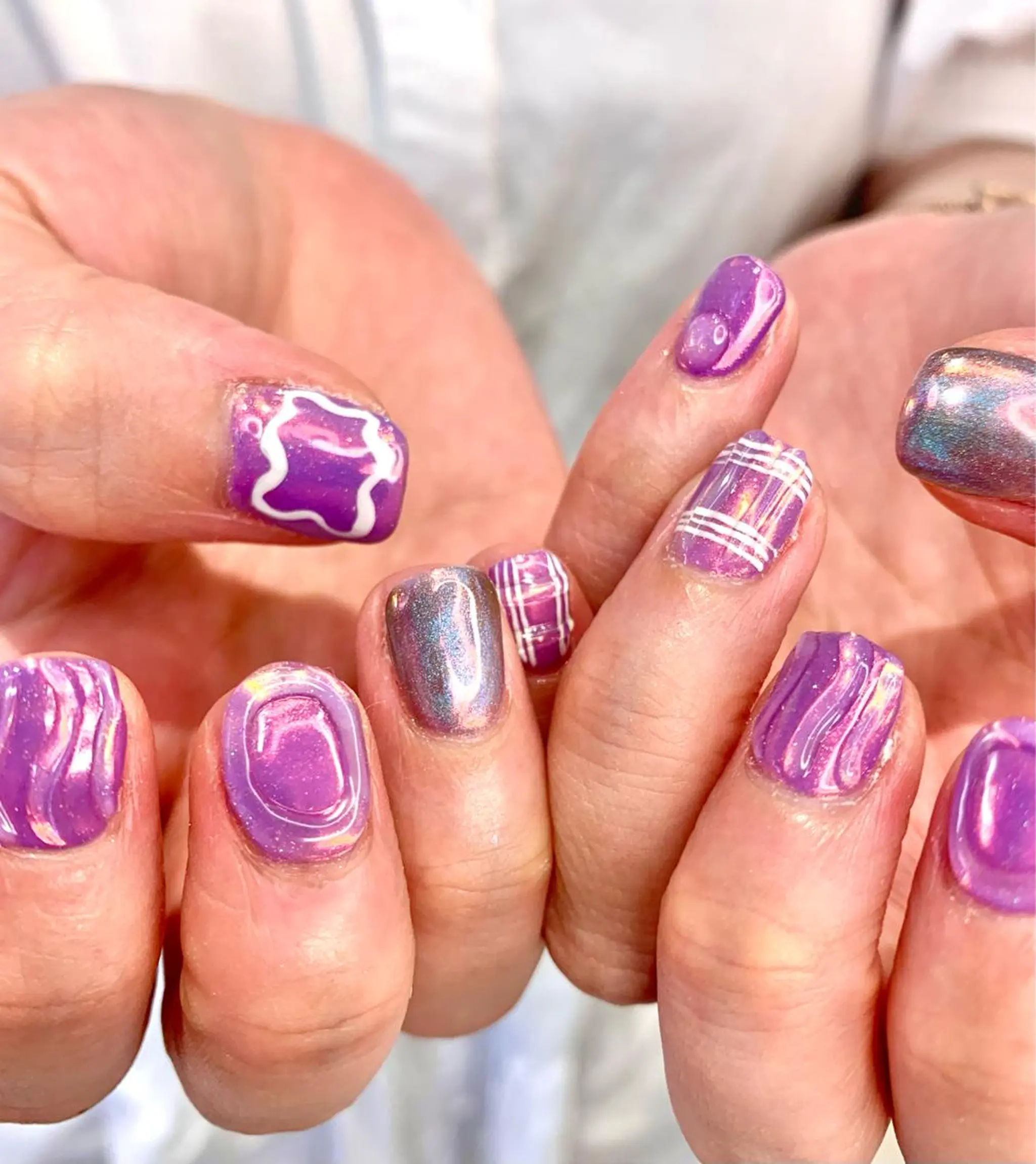 ネイル オーロラネイル マグネットネイル ぷっくりネイル ハンドネイル Kureha/ネイル トレンドヘアのマツエク・マツパデザイン