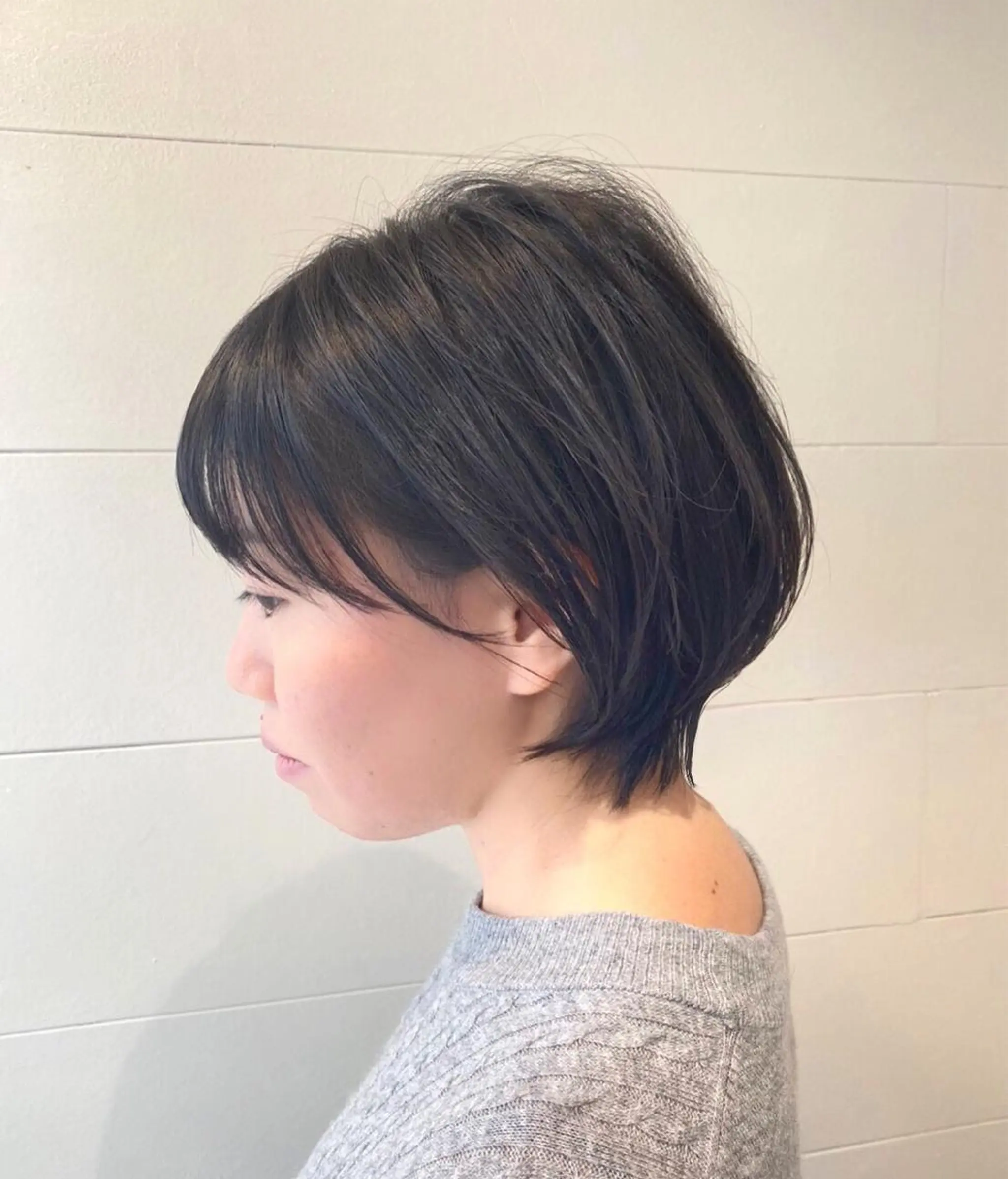 ショート esse大阪茶屋町店所属・レイヤーカット 新井田陽寿のヘアスタイル
