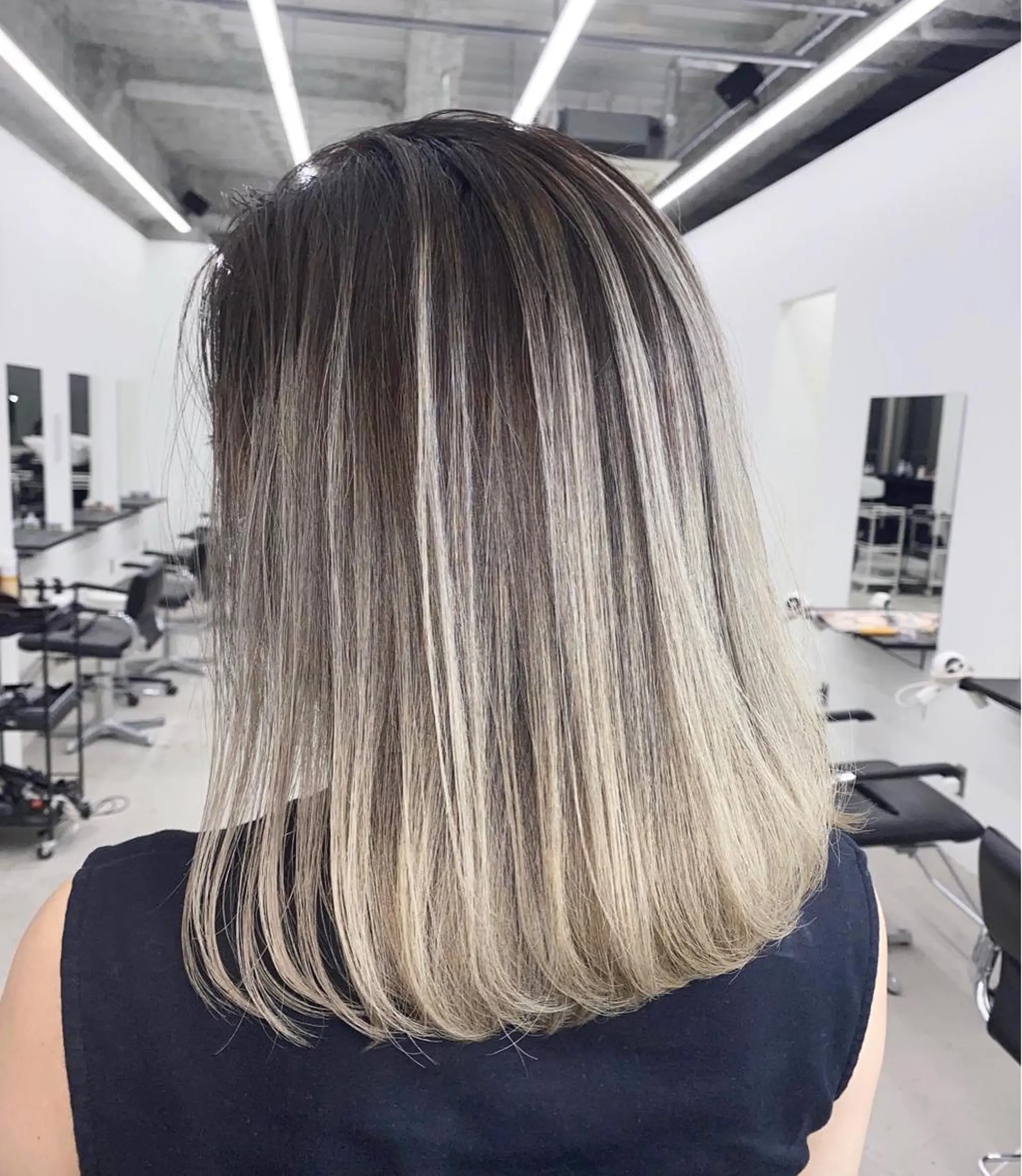 ミディアム カラー バレイヤージュ レイヤーカット ✨ブリーチ無し 透明感HIDEのヘアスタイル