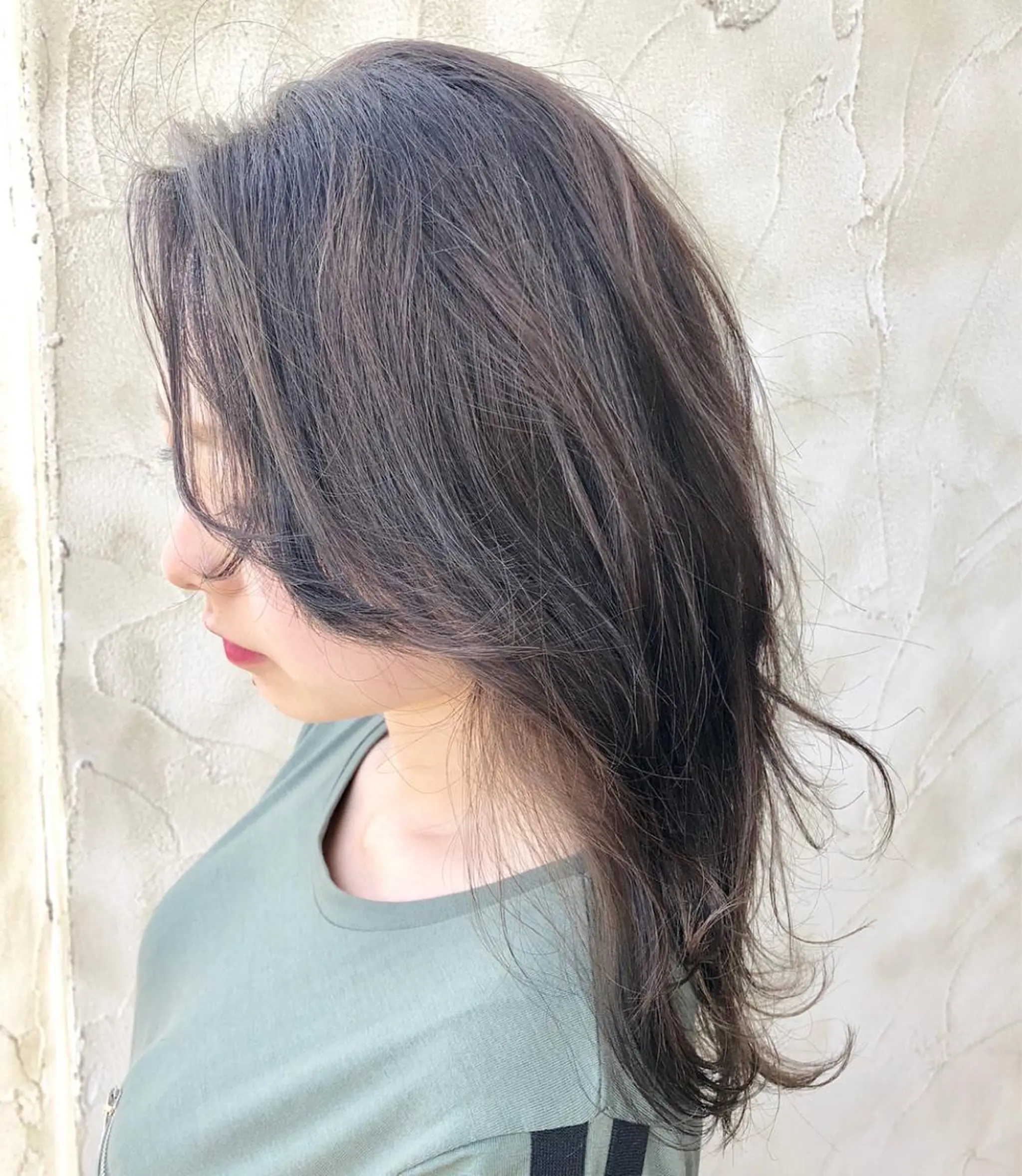 セミロング カラー ブリーチ 透明感カラー ハイライトカラー ブリーチなしカラー ハイライト 岩田 萌那のヘアスタイル