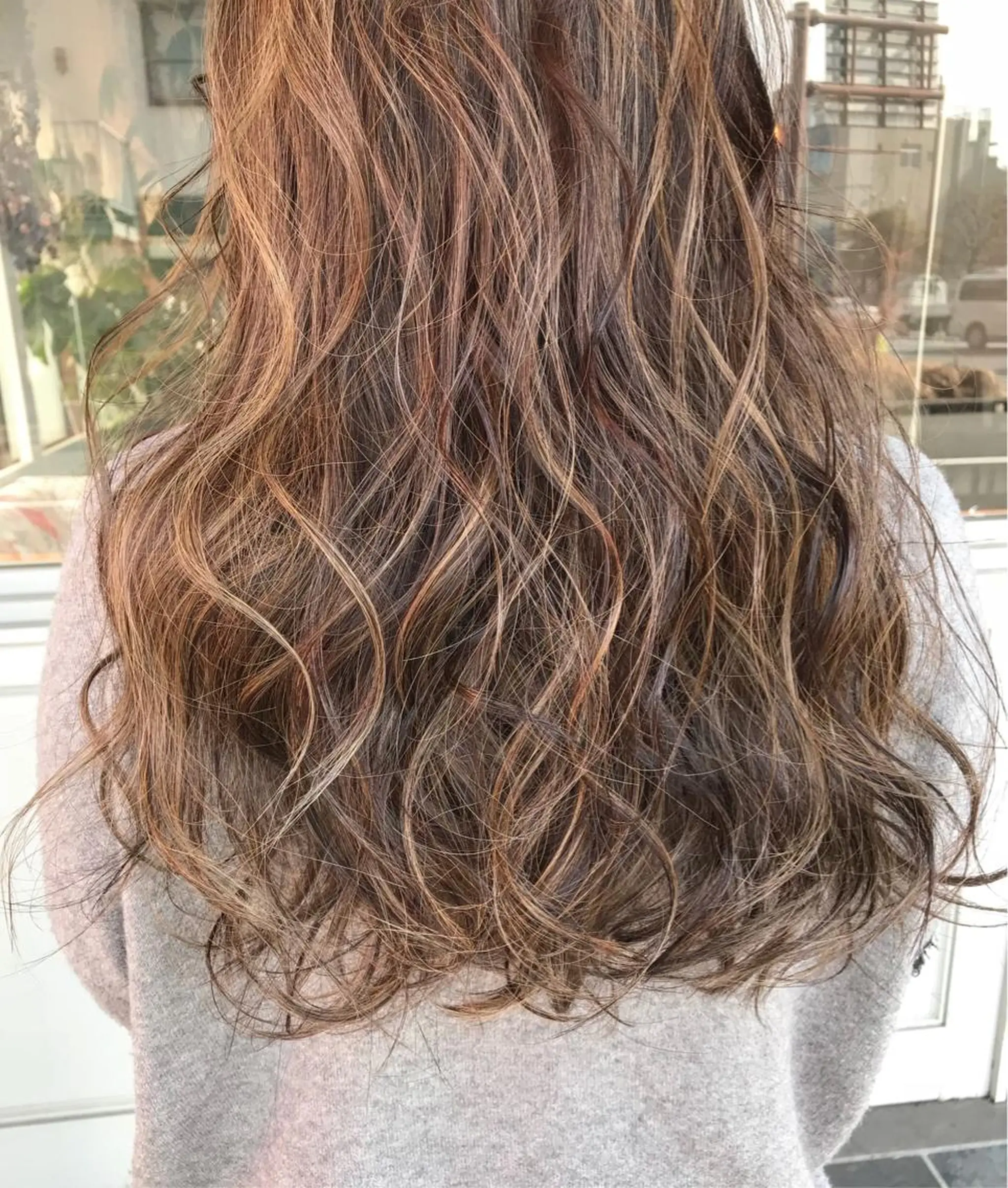 セミロング カラー ヘアアレンジ バレイヤージュ ベージュカラー ブリーチ グラデーションカラー ハイライトカラー Mariana/ 鶴原-ハイライトのヘアスタイル