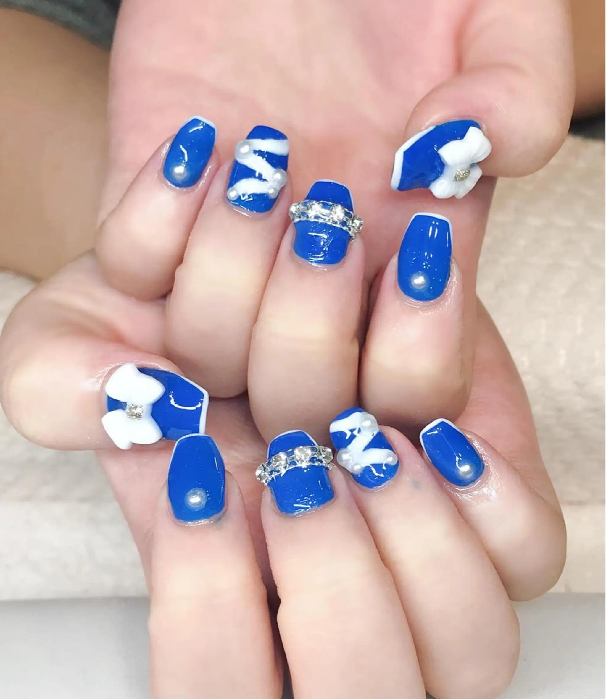 ネイル ジェルネイル キラキラネイル リボン ワンホンネイル Nyanco Nailのネイルデザイン