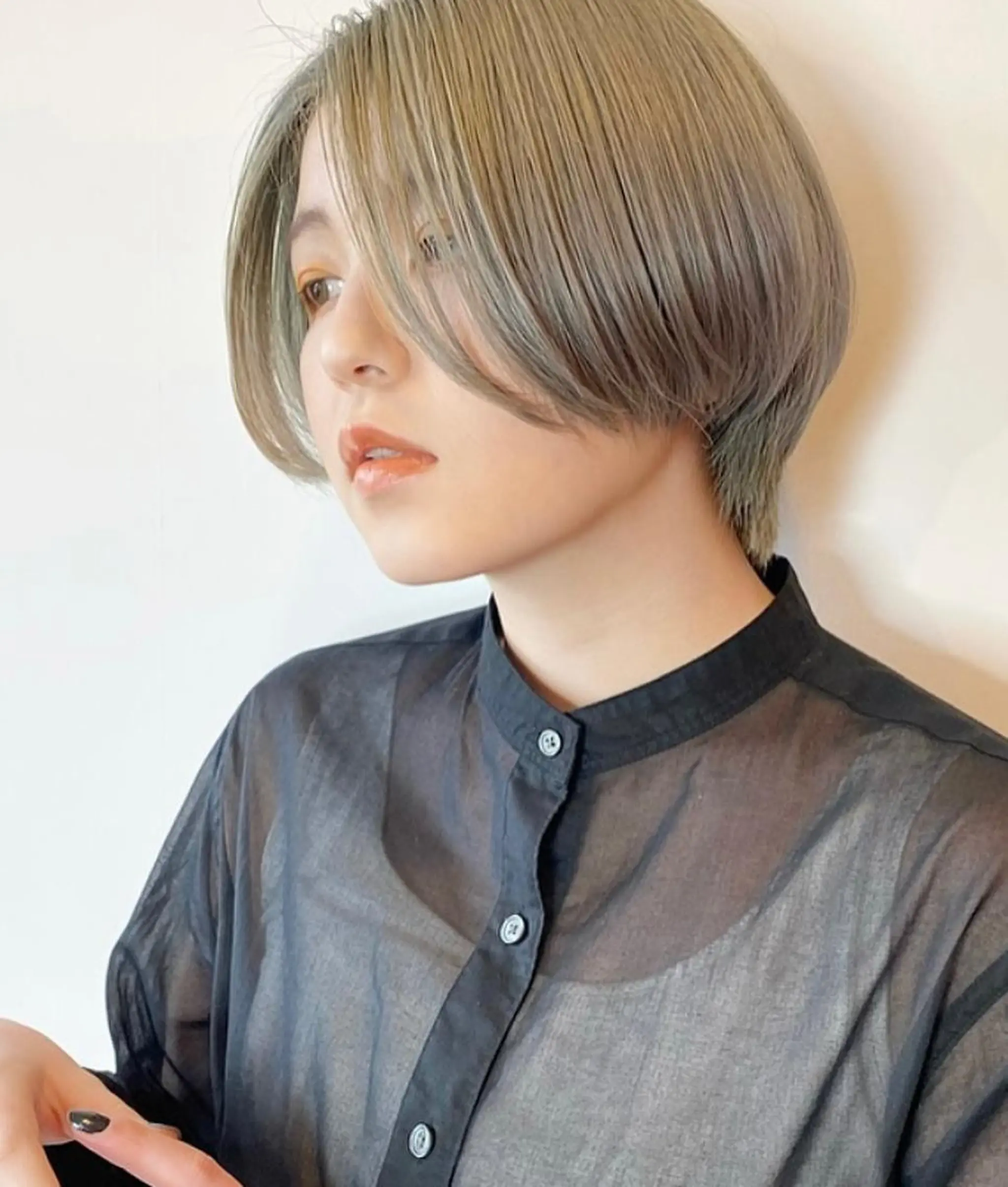 ショート カラー ハンサムショート グレージュ カーキグレージュ ショートヘア カット ヘアカラー トリートメント 鈴木 翔梧のヘアスタイル