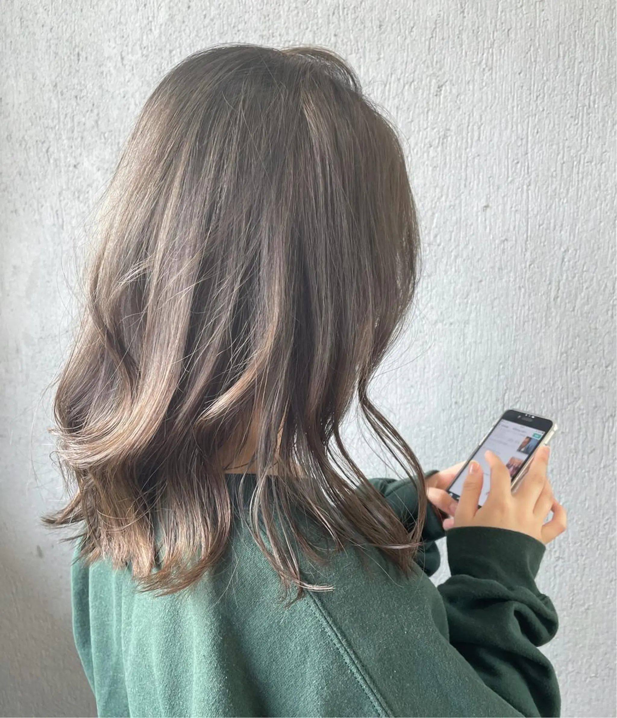 カラー ベージュカラー ブリーチ ヘアカラー ヘッドスパ CALVINA所属・岡田 真綾のヘアスタイル