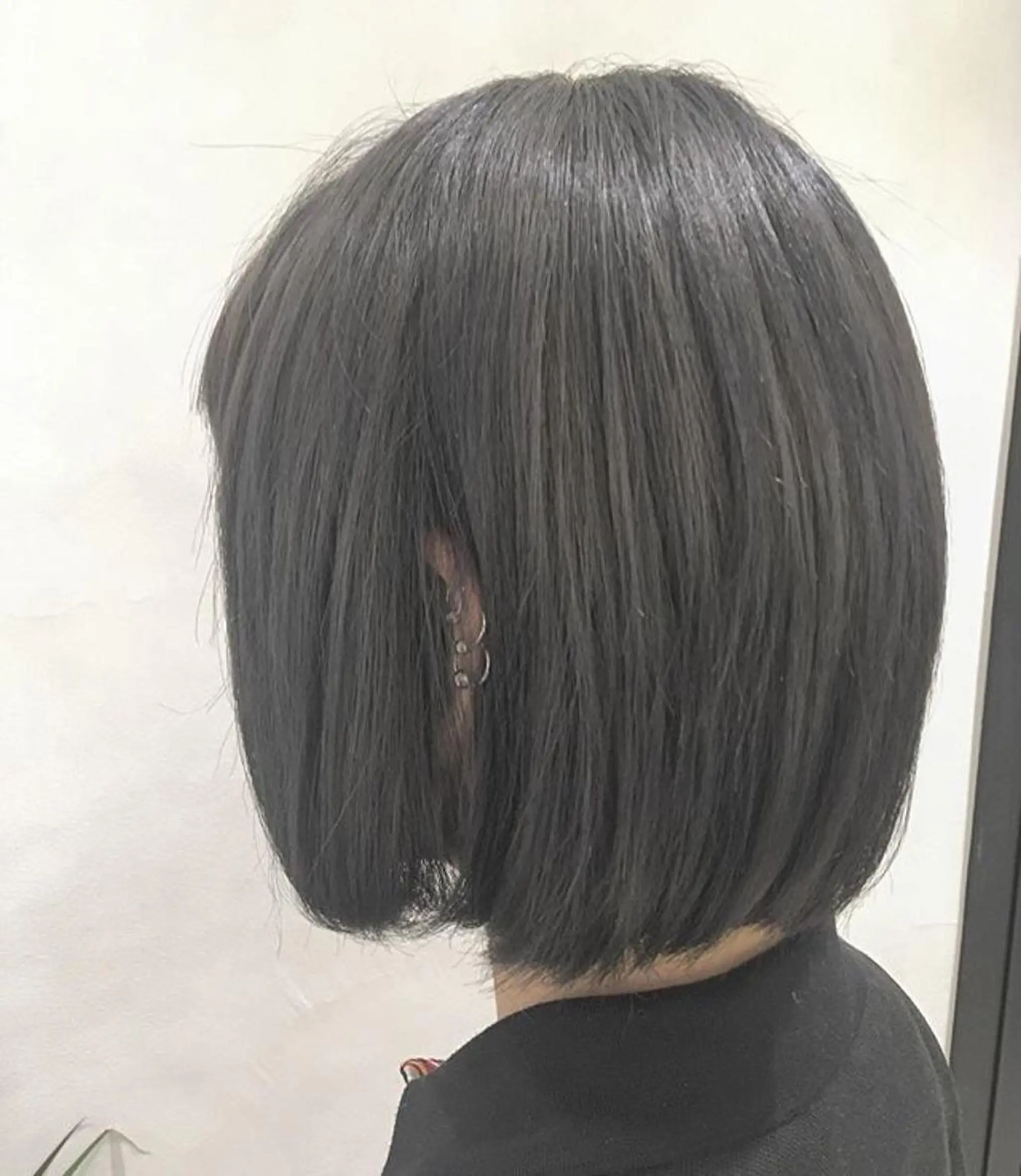ショート カラー ヘアアレンジ アッシュ アッシュグレー ブリーチ 透明感カラー エグチ アキラのヘアスタイル