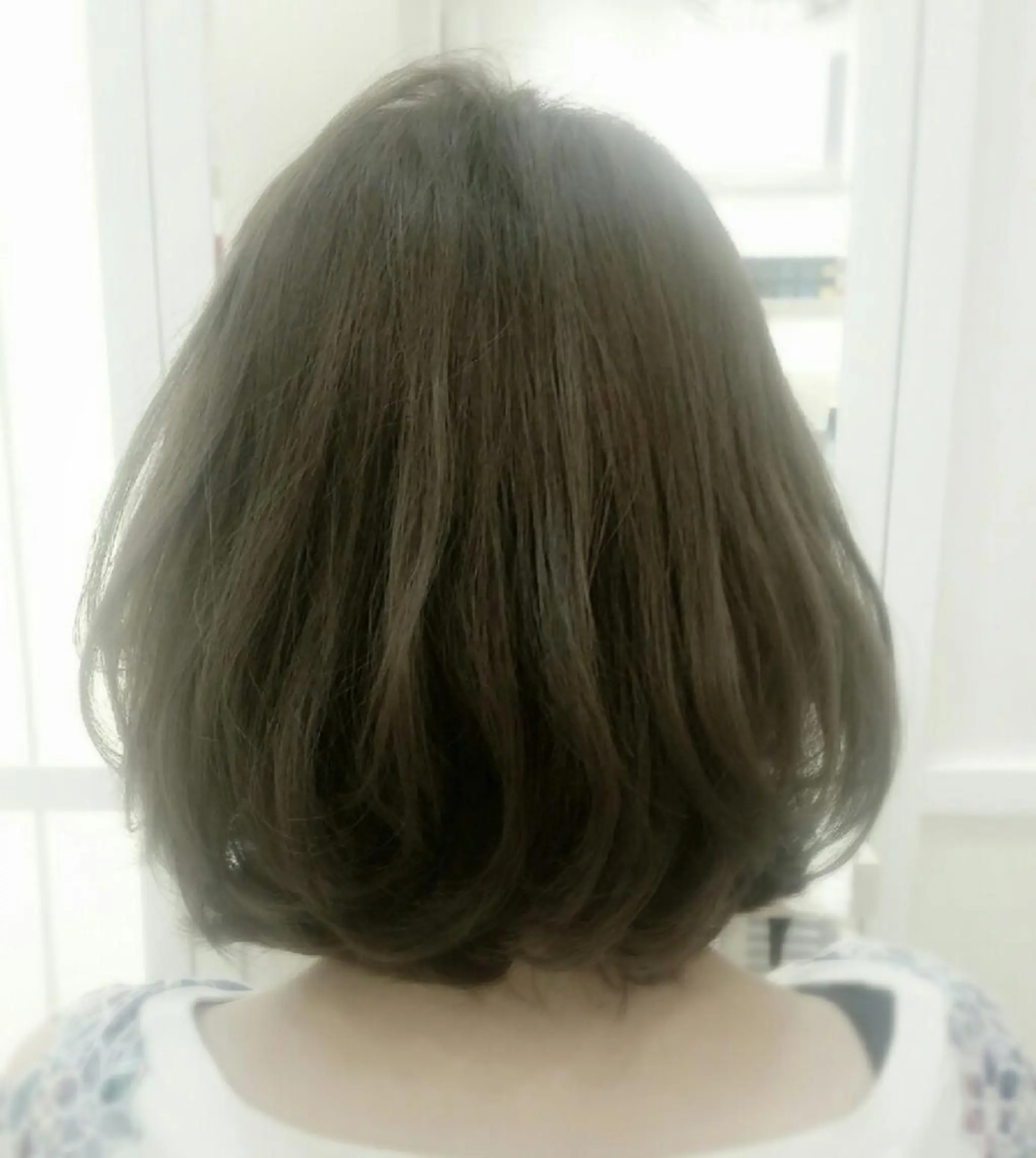 ミディアム パーマ カラー ミディアムパーマ アッシュ アッシュグレー デジタルパーマ 須賀 一美のヘアスタイル