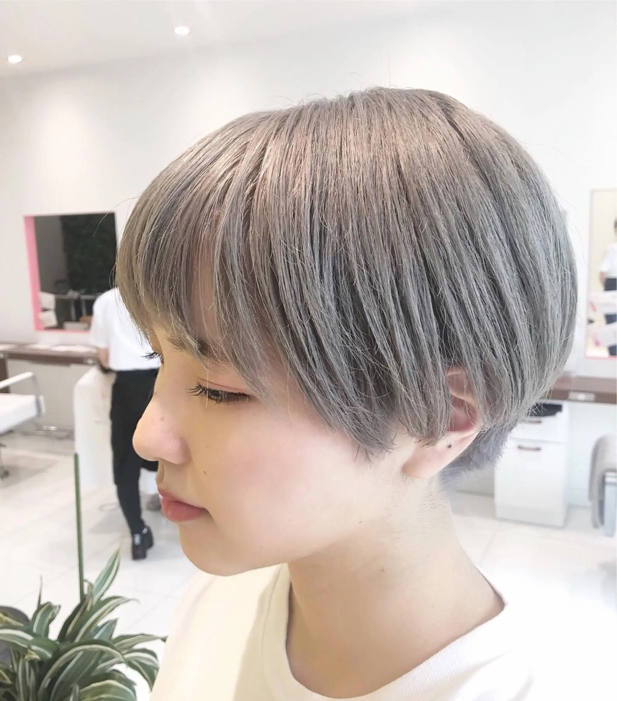 ショート ハンサムショート アッシュ ショートヘア ヘアカラー sano sayakaのヘアスタイル