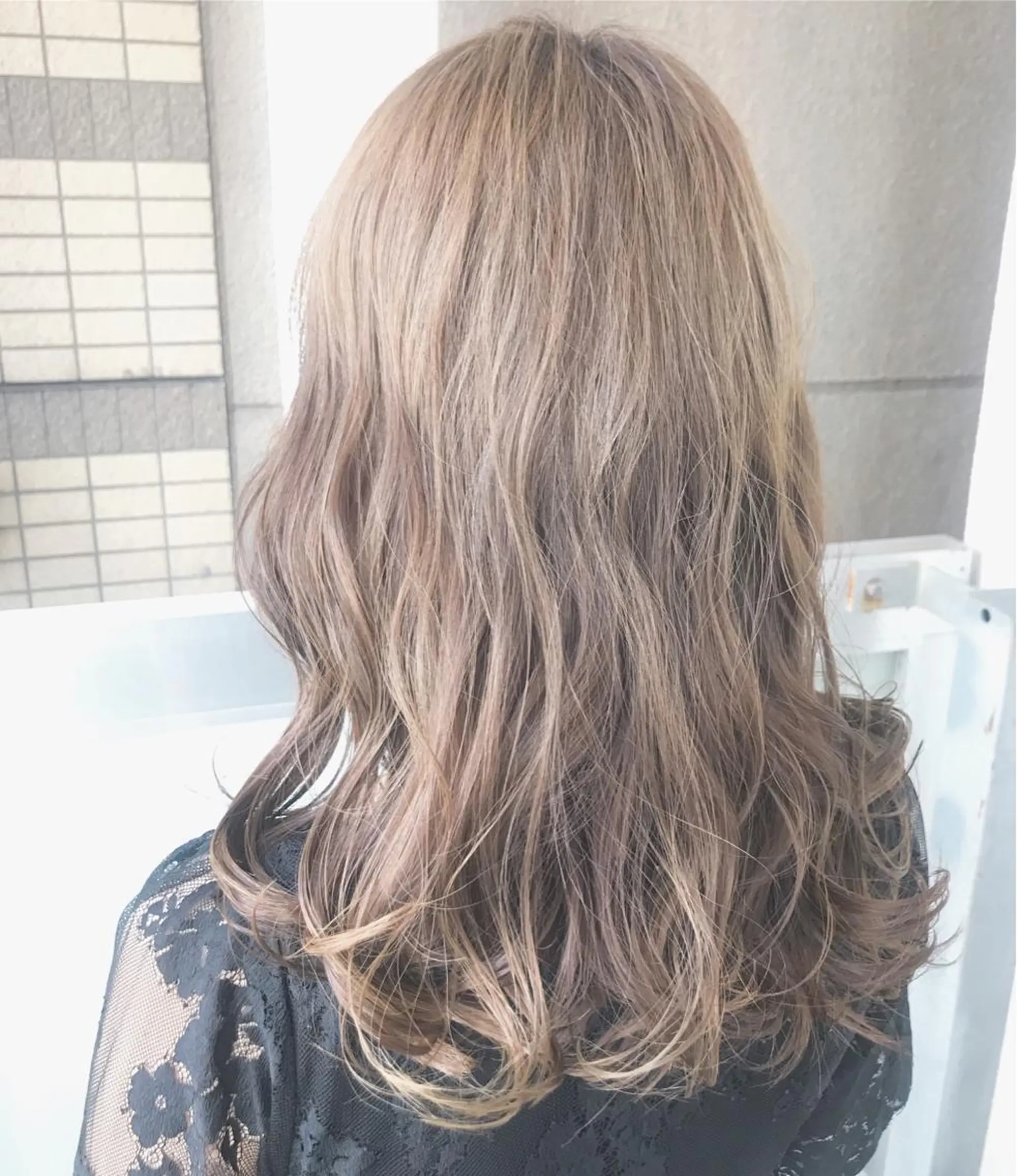 ミディアム カラー ベージュカラー グレージュ ヘアカラー トリートメント 岩谷/ブリーチ 🪽透明感カラーのヘアスタイル
