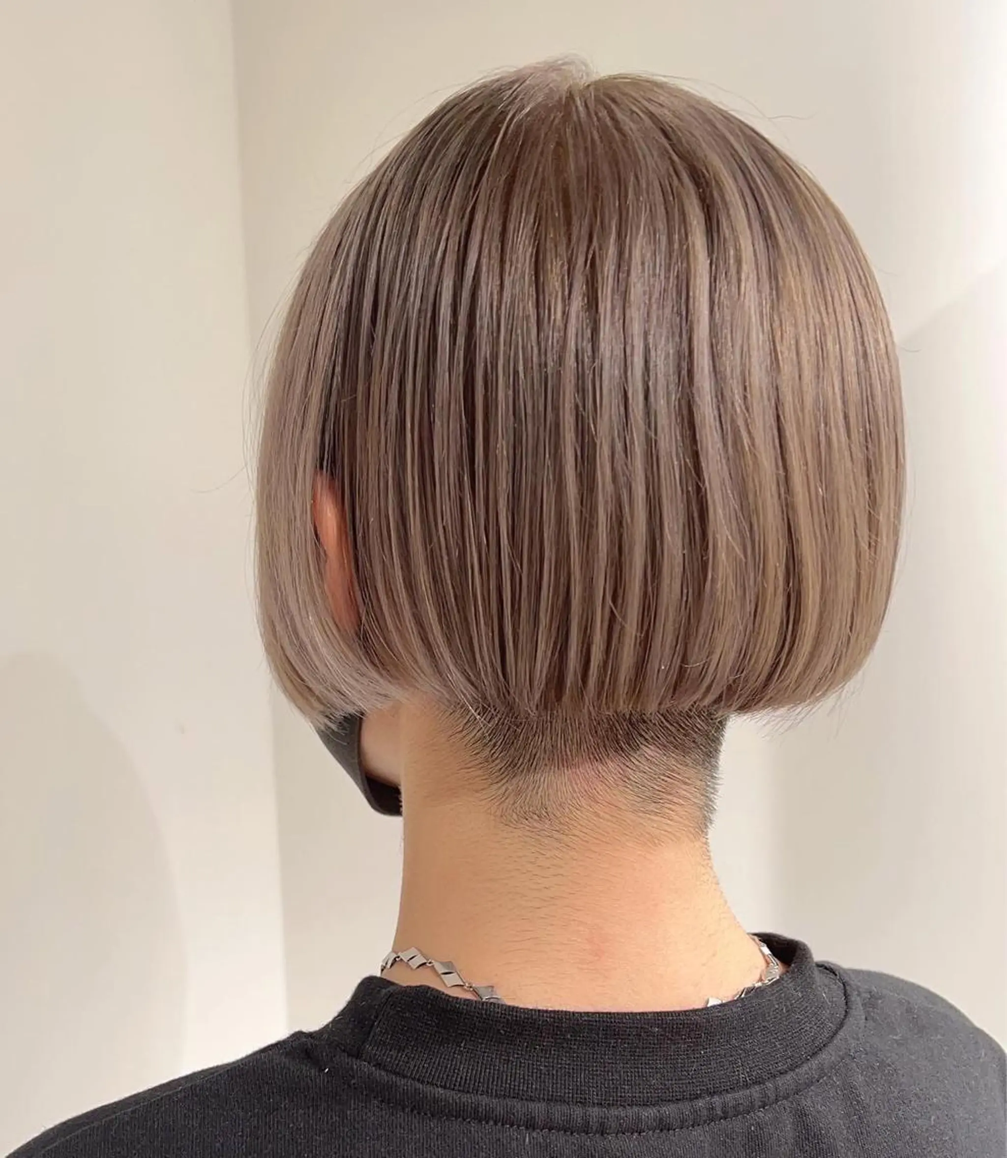 ショート カラー ベージュカラー ブリーチ ホワイトベージュ ボブ カット ヘアカラー トリートメント スキバサミを使わない カット🌼唯🌼のヘアスタイル
