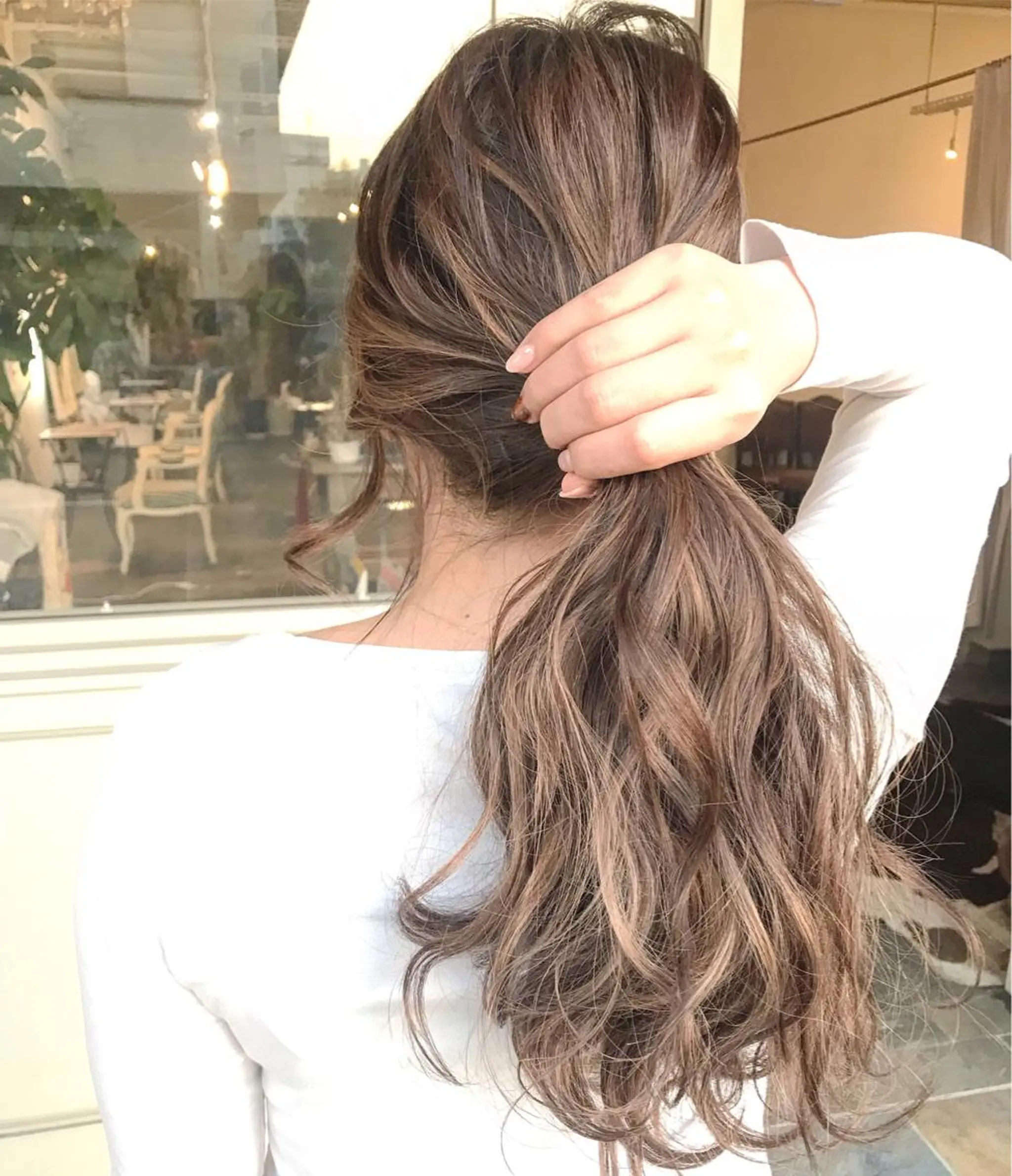 ロング カラー ヘアアレンジ お団子ヘア 切りっぱなしボブ バレイヤージュ ブリーチ デザインカラー Mariana/ 鶴原-ハイライトのヘアスタイル