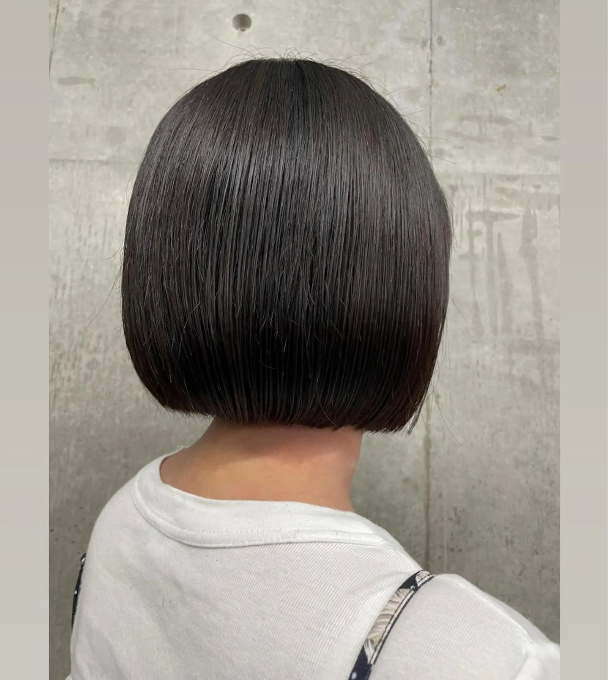 ミディアム ボブ 外ハネヘア レイヤー/透明感 カラー ☽EMIRIのヘアスタイル