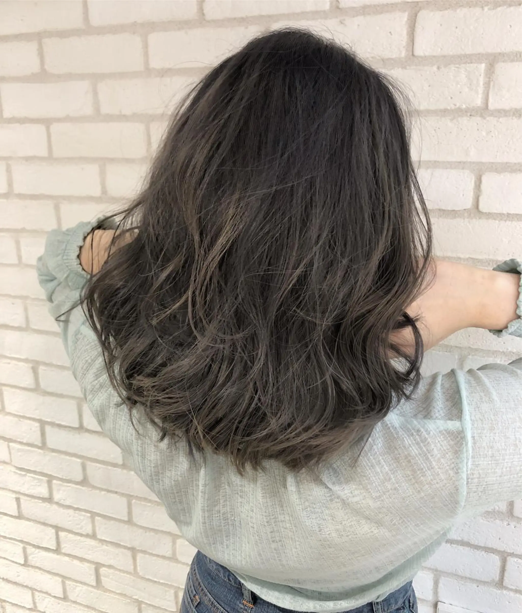 ミディアム カラー 小島 侑衣のヘアスタイル