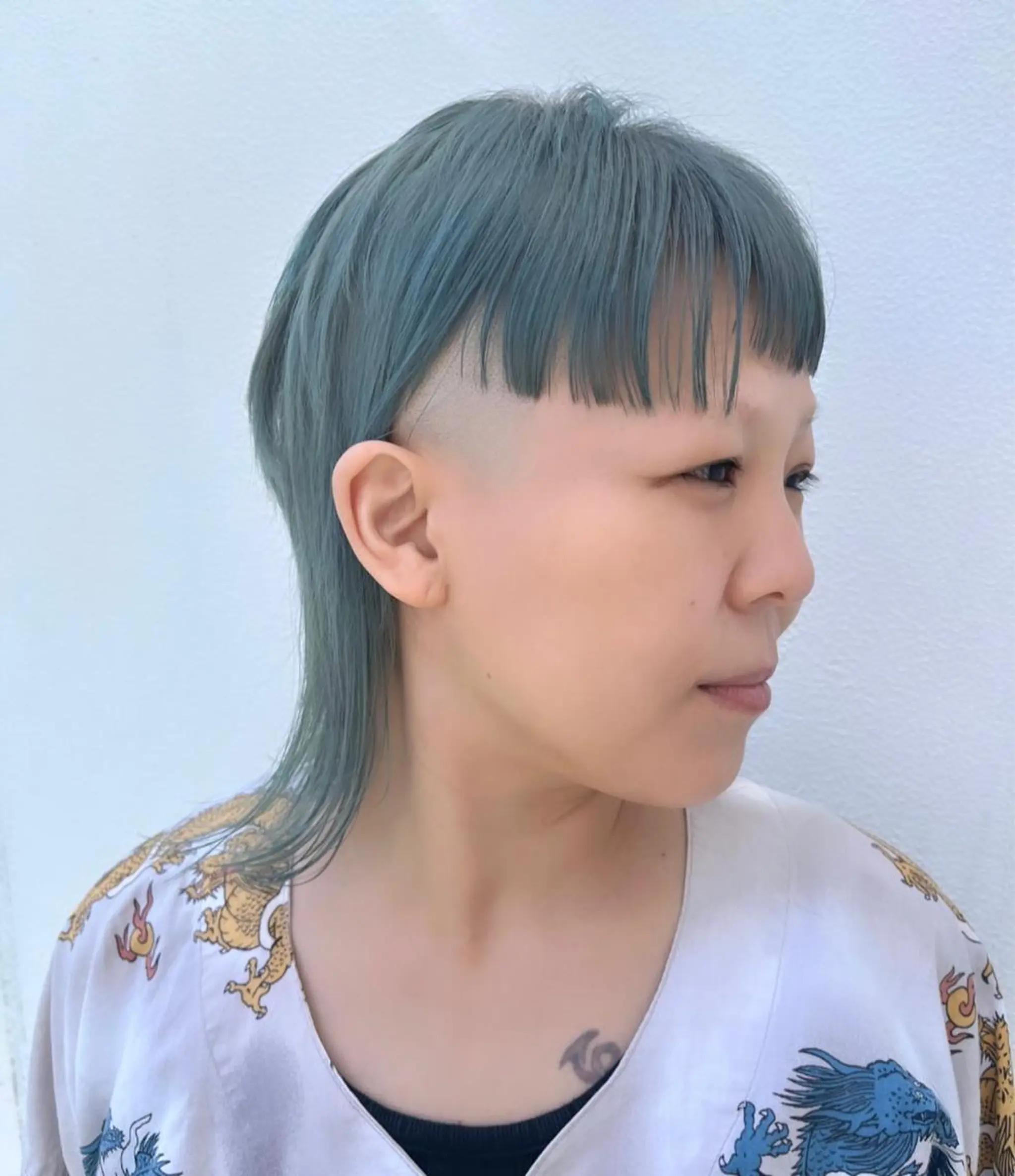 ミディアム カラー ダブルカラー デザインカット ヘアカラー 派手髪デザインカラー ヒロカのヘアスタイル