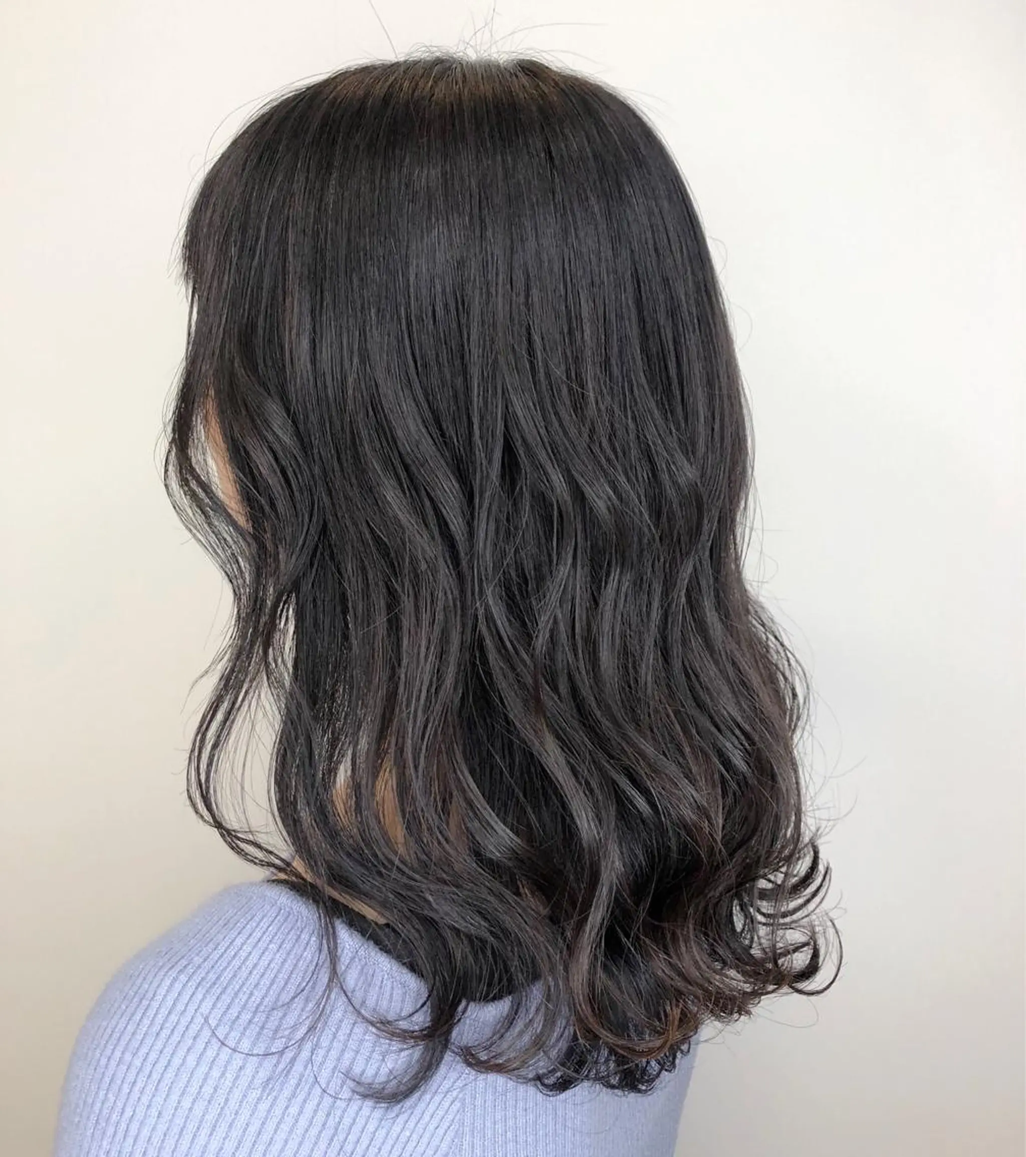 セミロング カラー ブリーチ ブルーカラー ブルーグレー ケアブリーチ 【透明感、艶髪】西村 有司のヘアスタイル