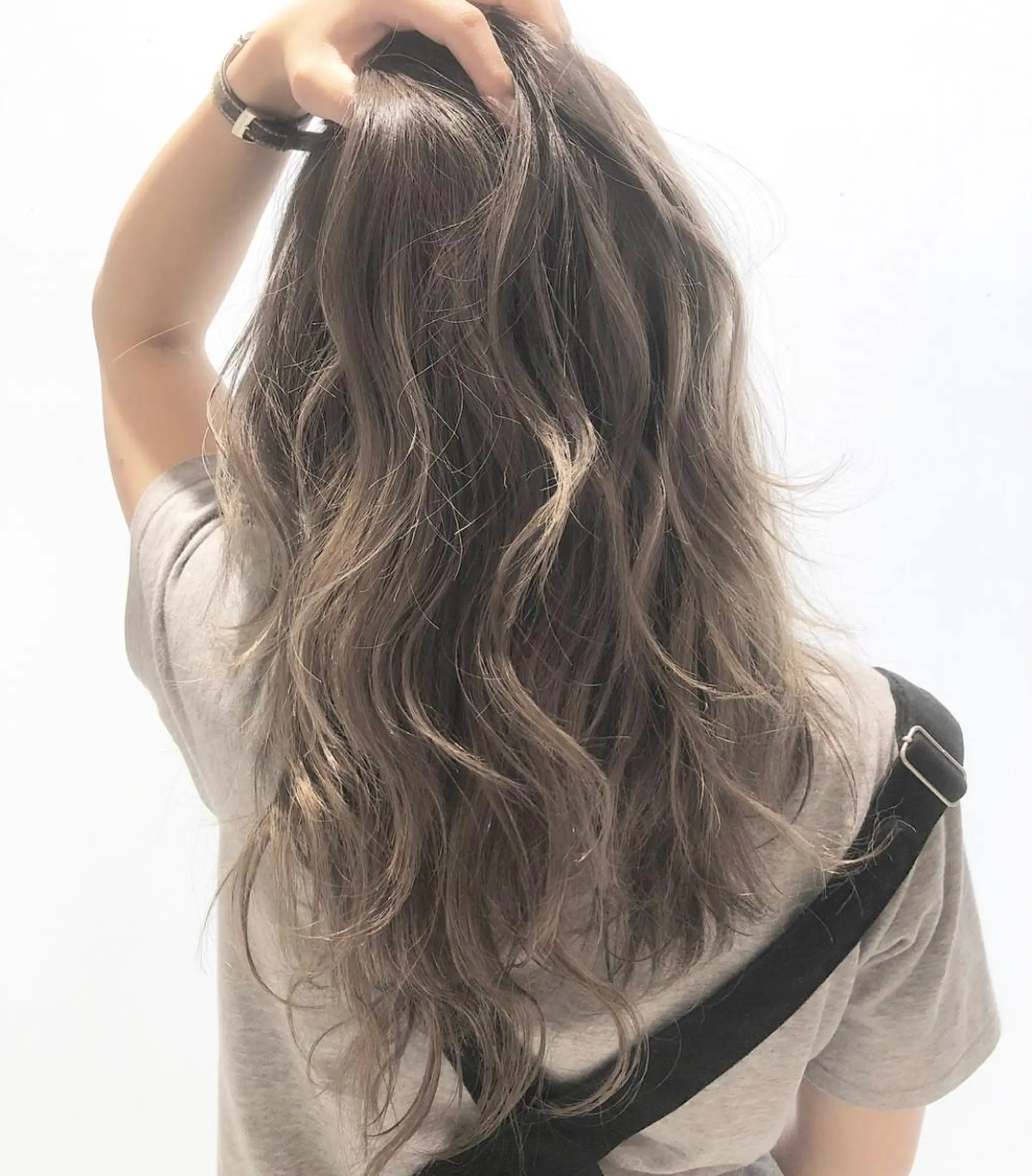 ミディアム カラー バレイヤージュ ブリーチ グレージュ ハイライトカラー ハイライト アンドウ ユウ/ レイヤーカット/韓国のヘアスタイル