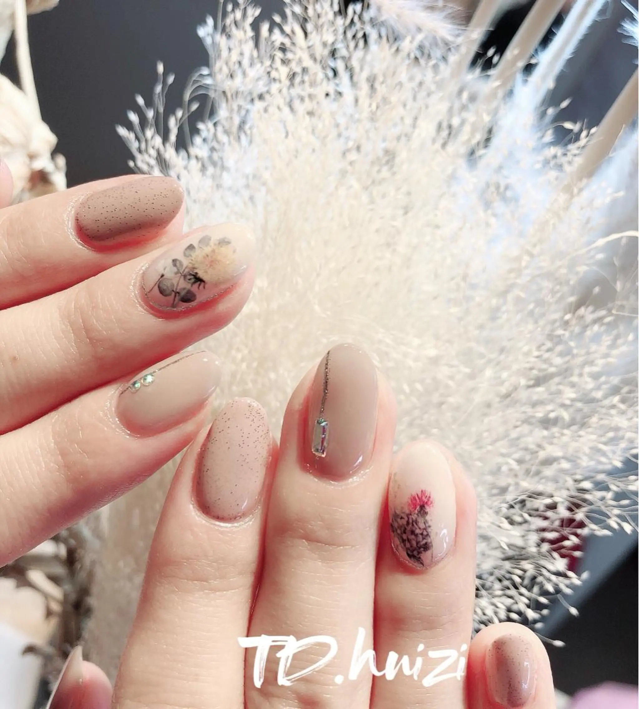 ミディアム めぐみのネイルサロン スタッフ練習のネイルデザイン