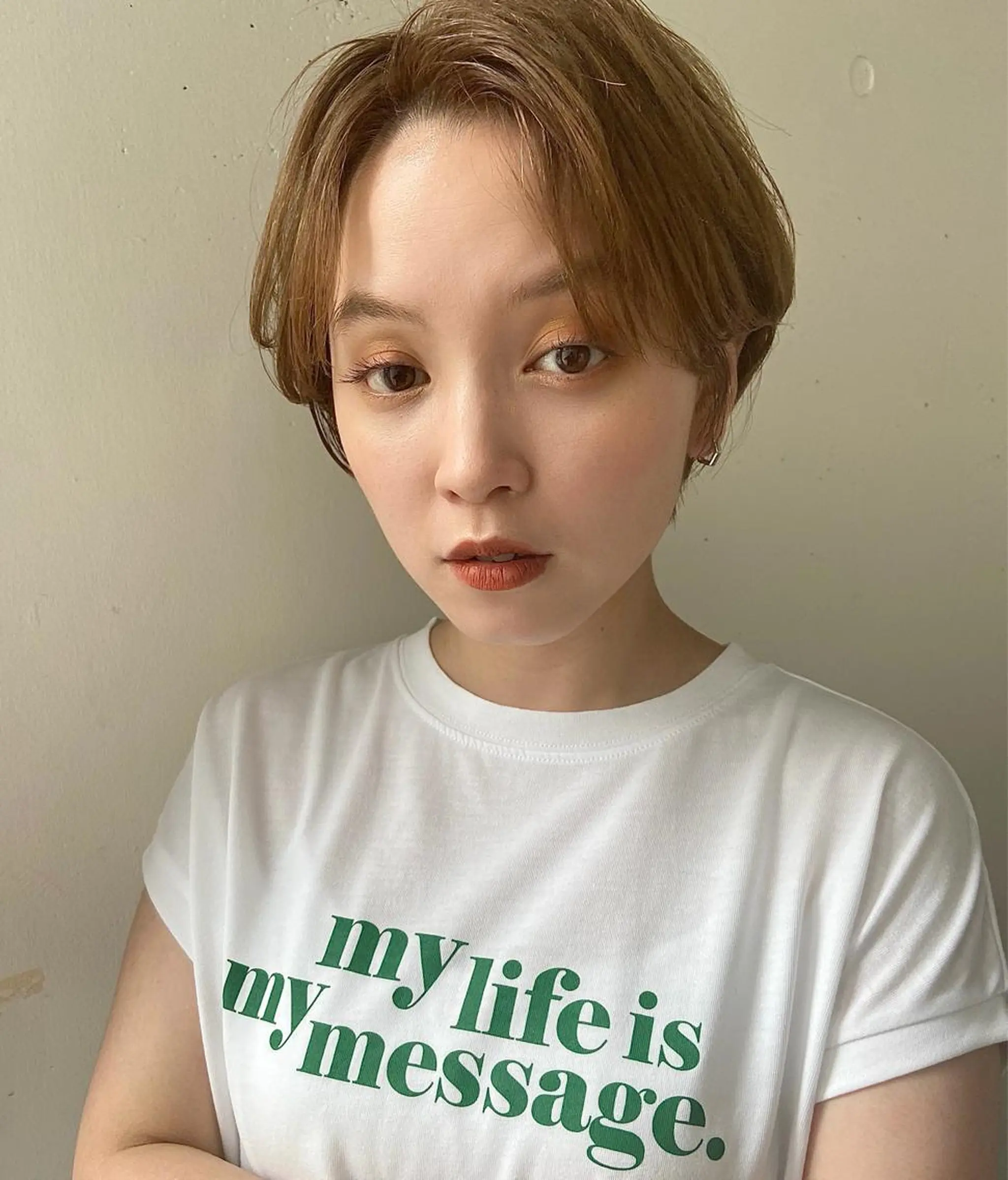 ショート shiori ﾍﾞｰｼﾞｭｶﾗｰのヘアスタイル