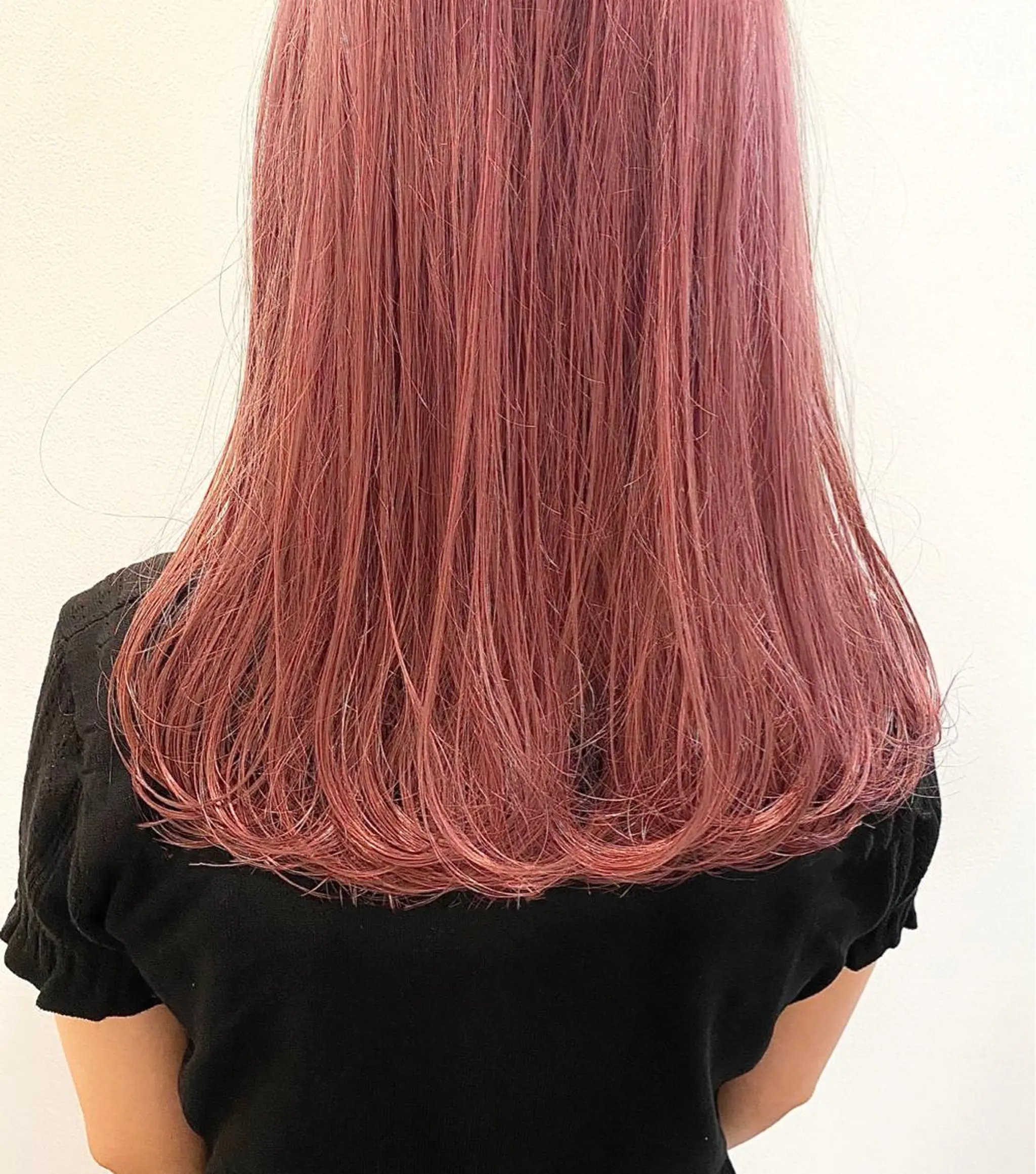 セミロング カラー ブリーチ ピンクカラー 似合わせカット カット ヘアカラー トリートメント RAIMA ケアハイトーンのヘアスタイル