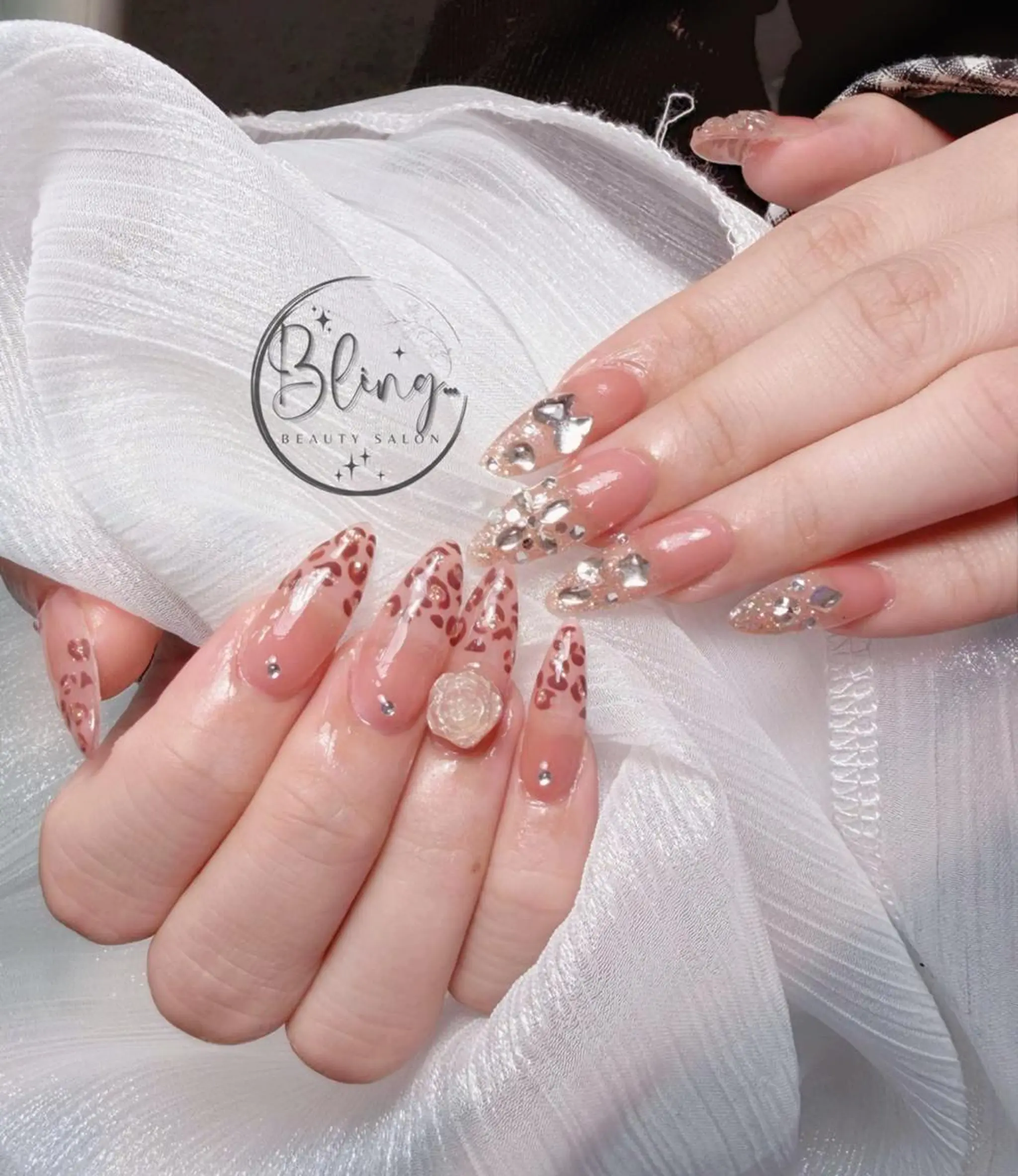 ロング カラー ベージュカラー グラデーションカラー ピンクカラー 韓国風ヘア ハンドネイル Bling Salonのネイルデザイン