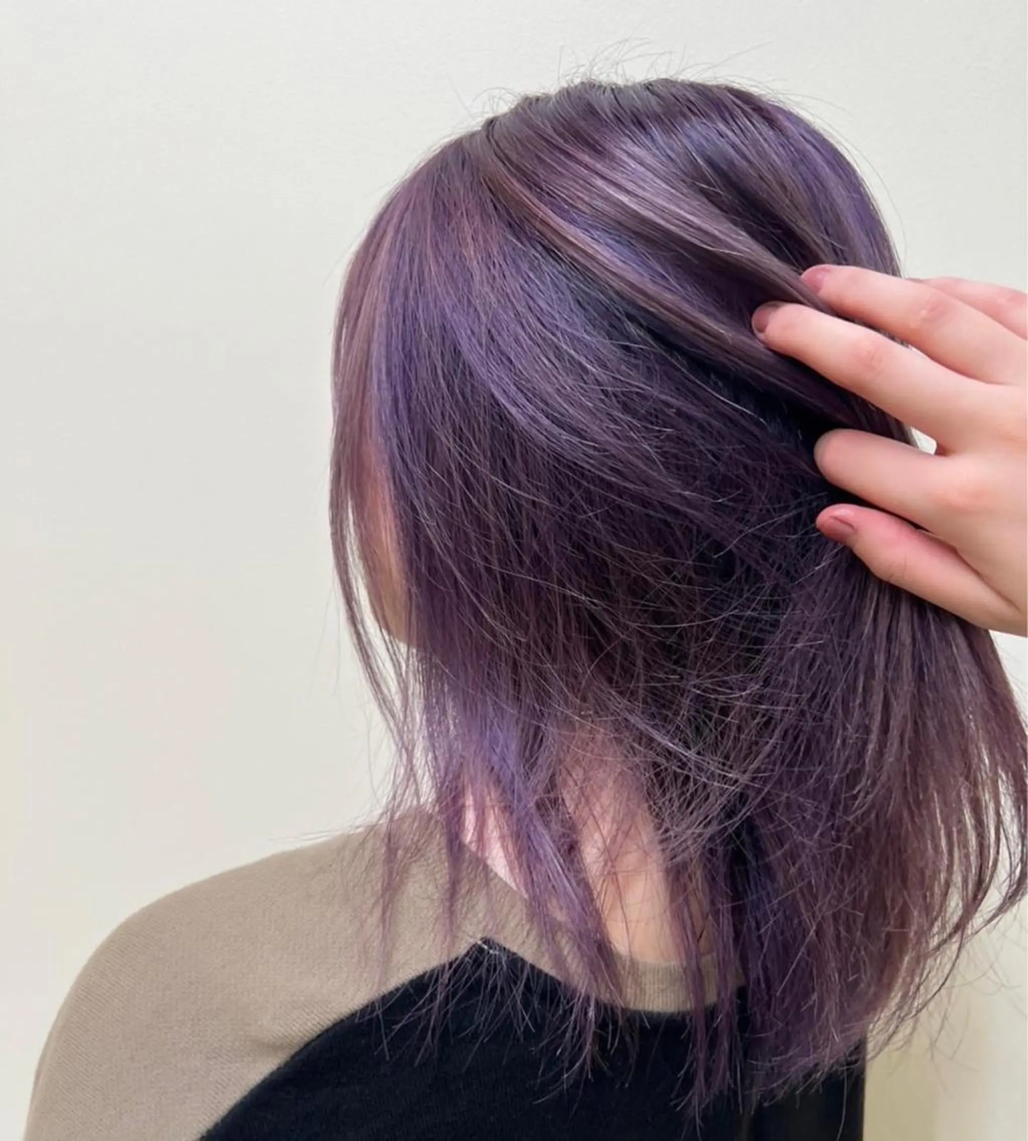 カラー 勝海 絢音のヘアスタイル