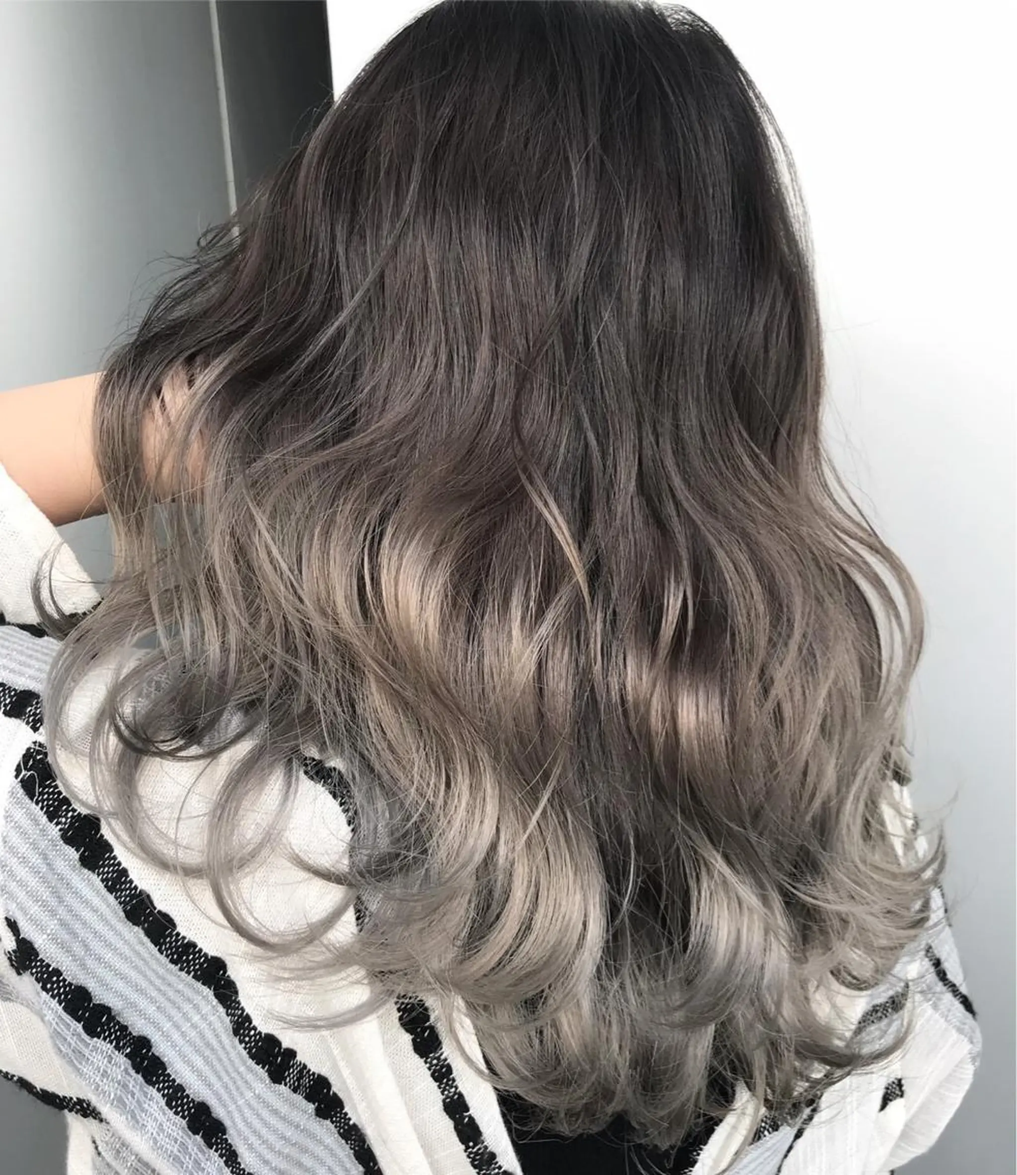 ミディアム カラー ヘアアレンジ 黒髪 ブリーチ ダブルカラー 【公式】amble luxe池袋東口🩷のヘアスタイル