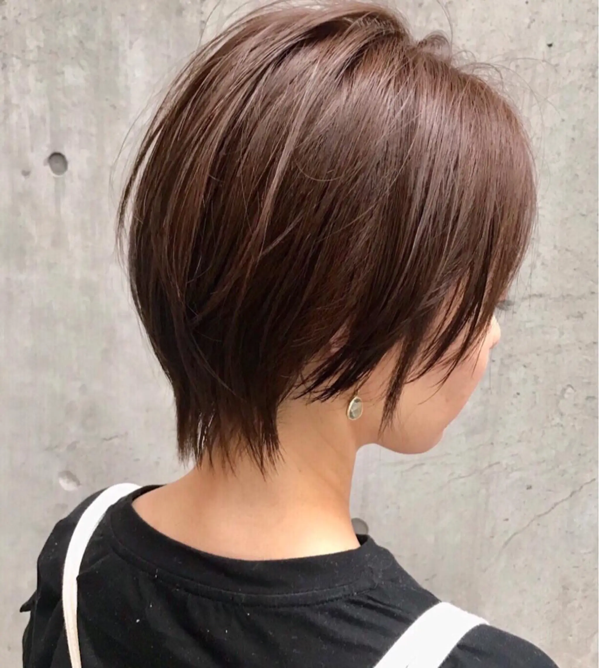 ショート カラー アッシュ ベージュカラー ブルーカラー グレージュ ハイトーンカラー カット ヘアカラー AKI アキのヘアスタイル
