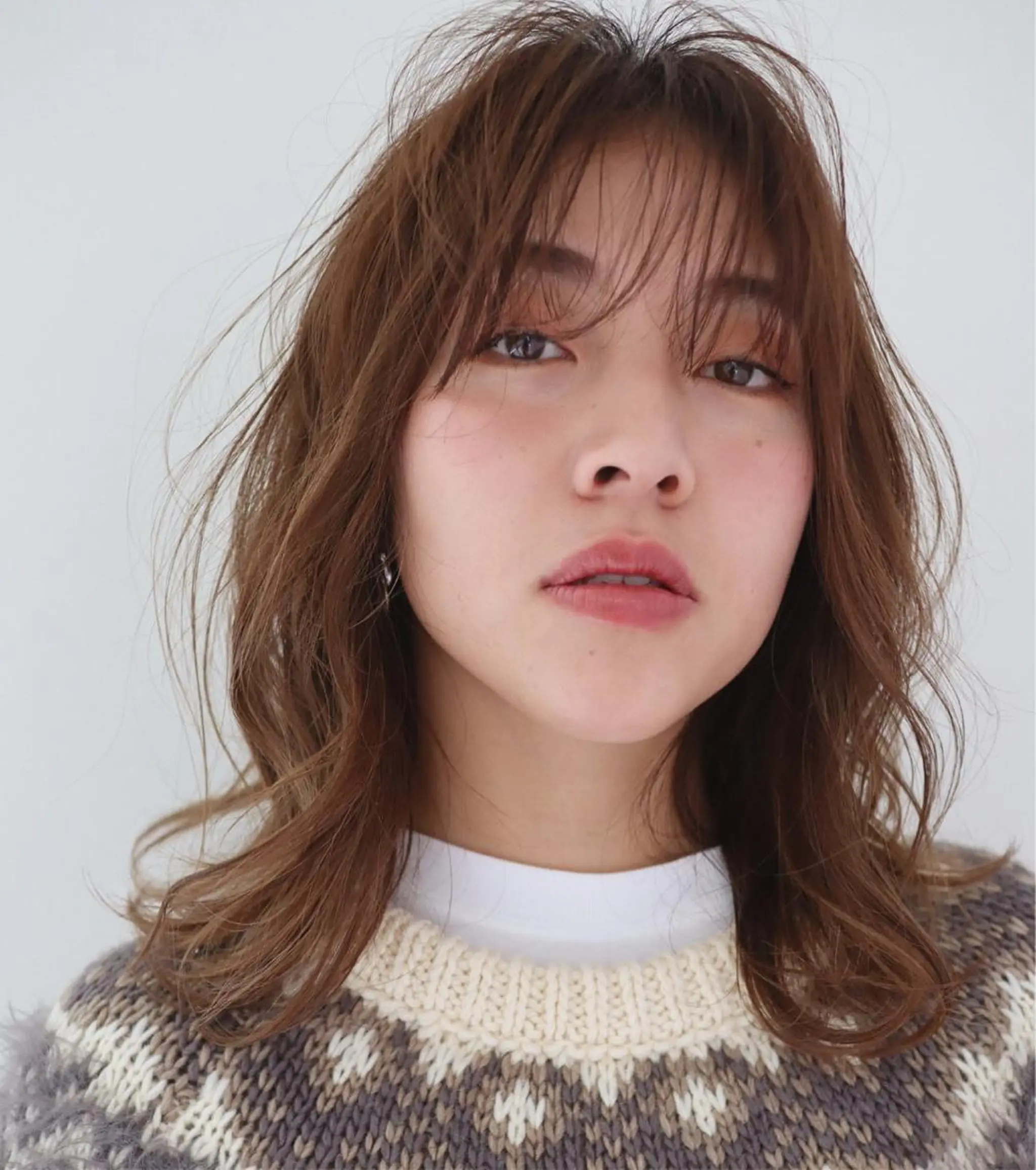 ミディアム カラー ミディアムレイヤー ベージュカラー 透明感カラー ハイライトカラー イルミナカラー 堀 春奈のヘアスタイル