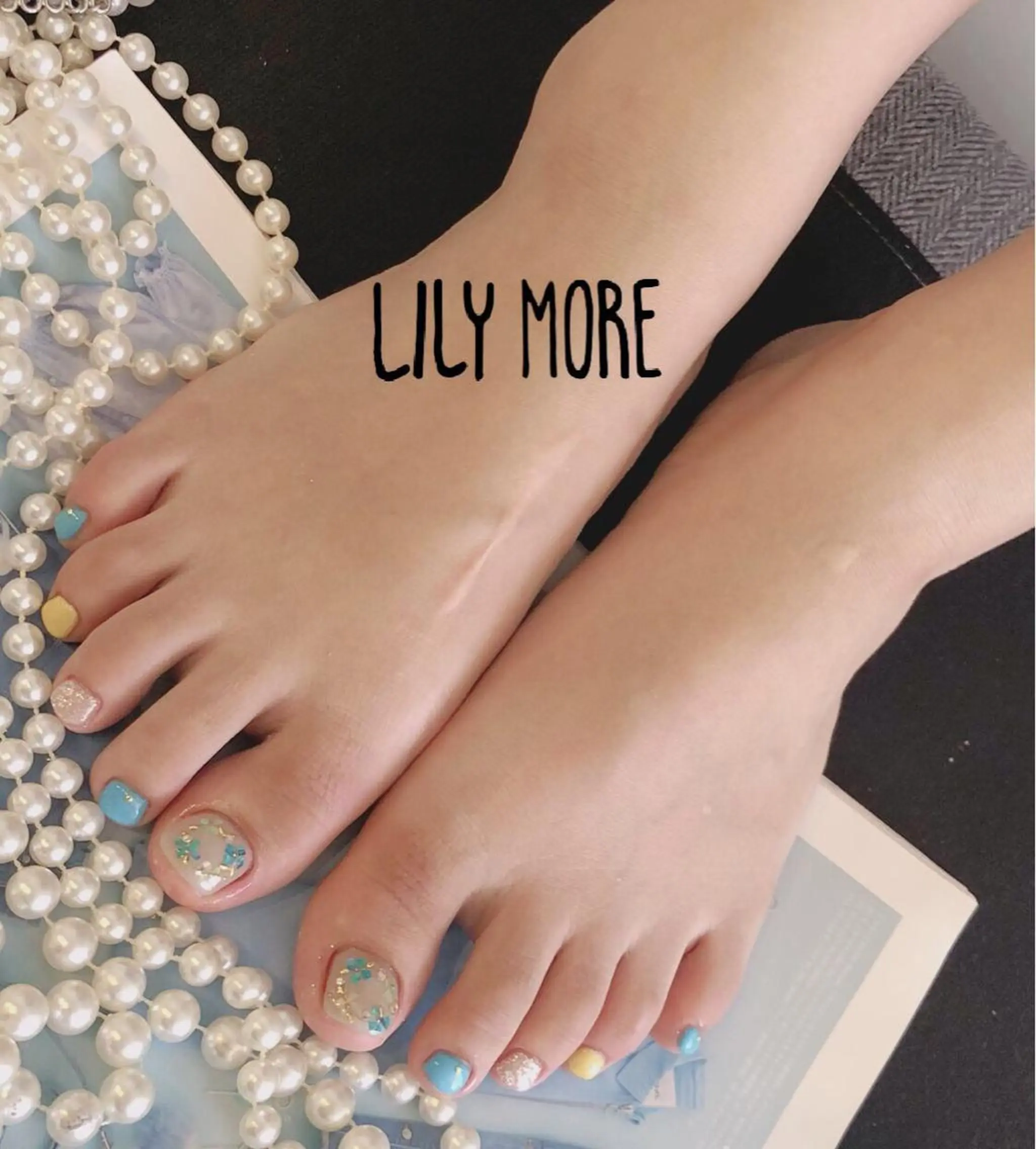 ネイル フラワーネイル ストーンネイル Lily closetのネイルデザイン