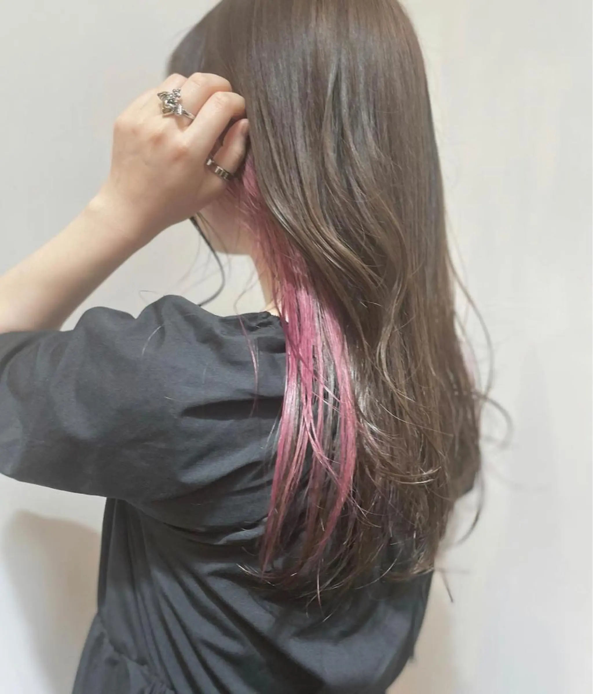 ロング カラー ピンクカラー 💛🤍U too e’s 鎌倉🧸のヘアスタイル