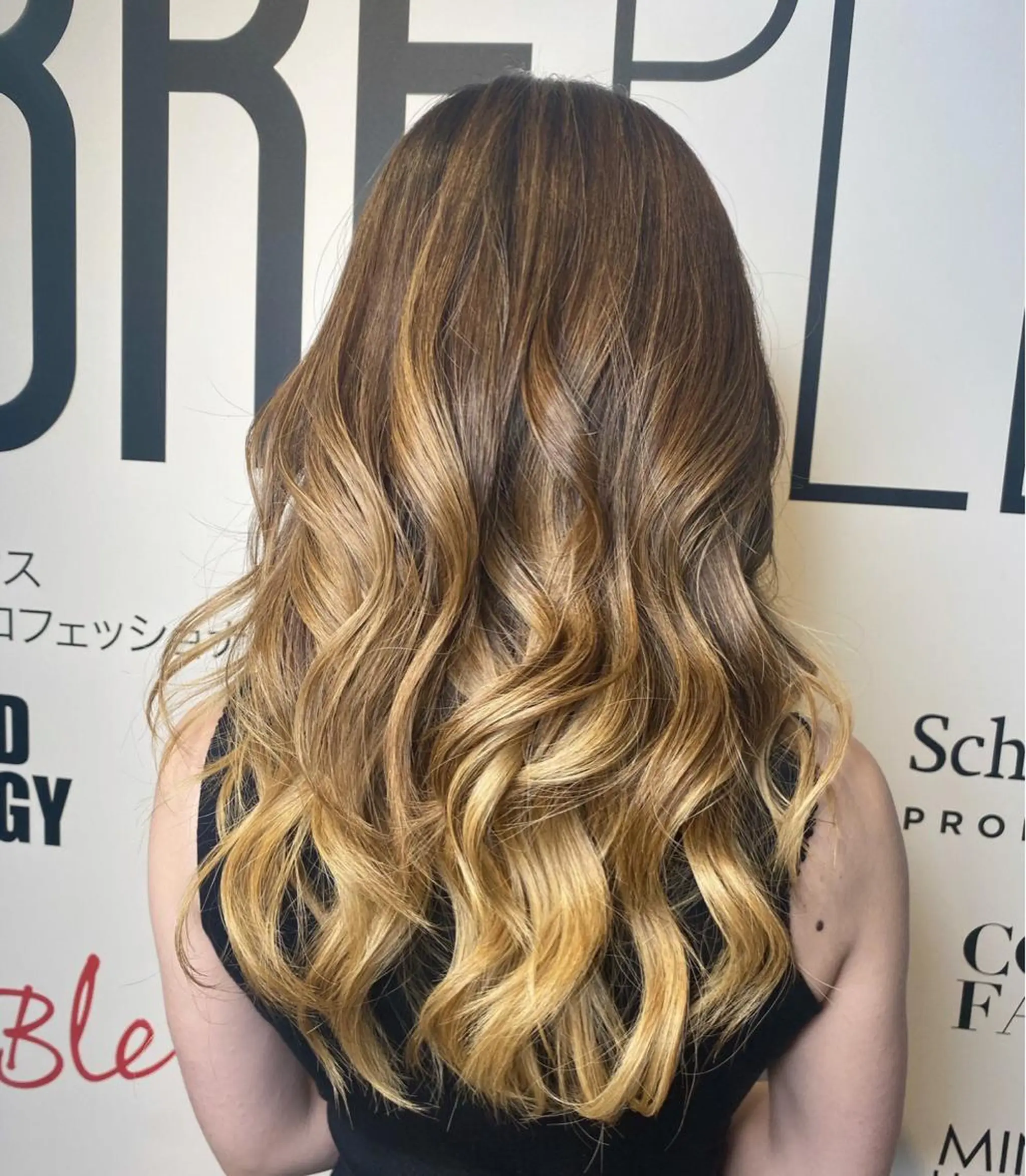 ロング カラー バレイヤージュ レイヤーカット カット ヘアカラー haconeco【ハコネコ】所属・小川 舜人のヘアスタイル