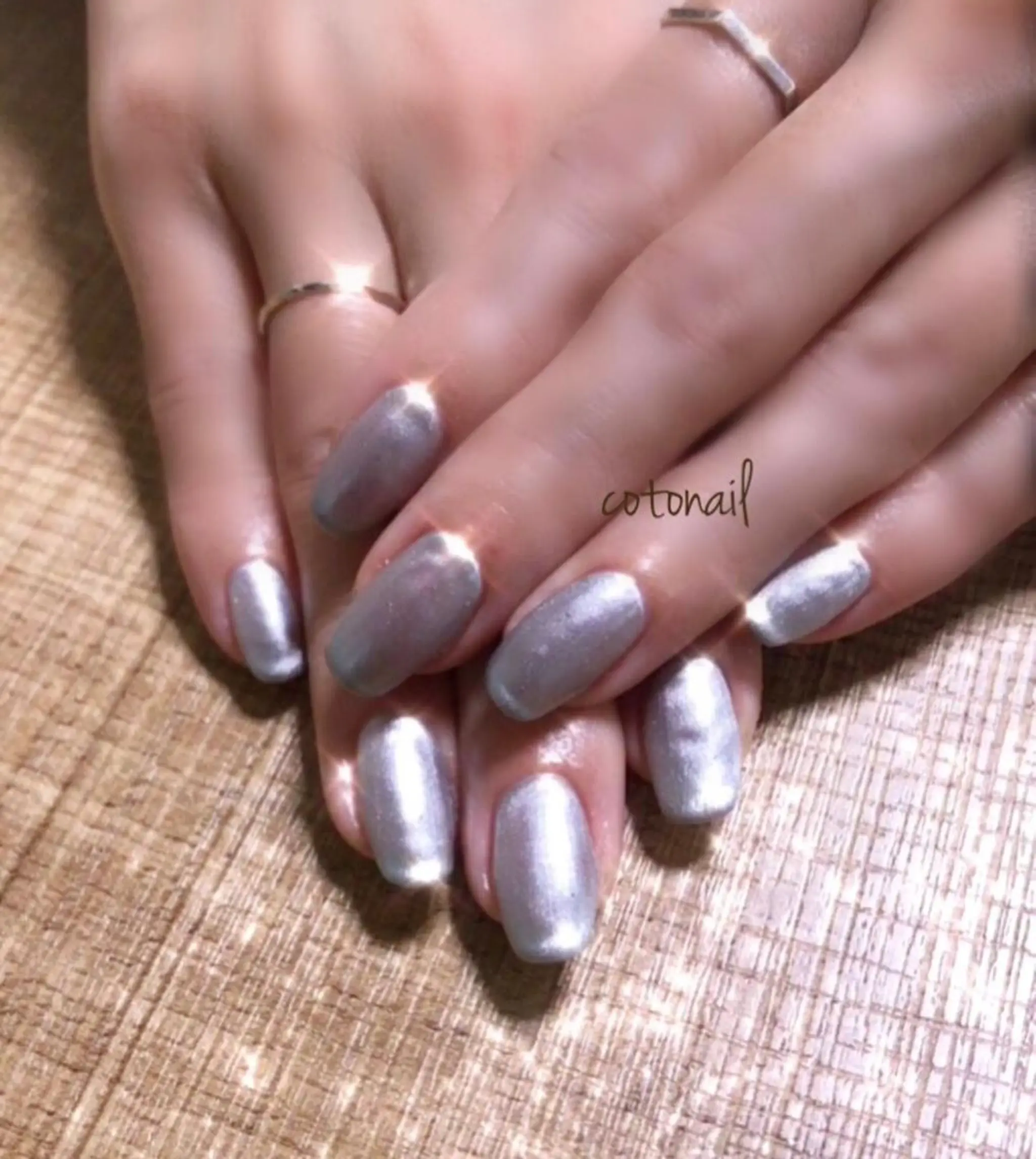 ミディアム ネイル シンプルネイル ツメトマツゲ .のネイルデザイン