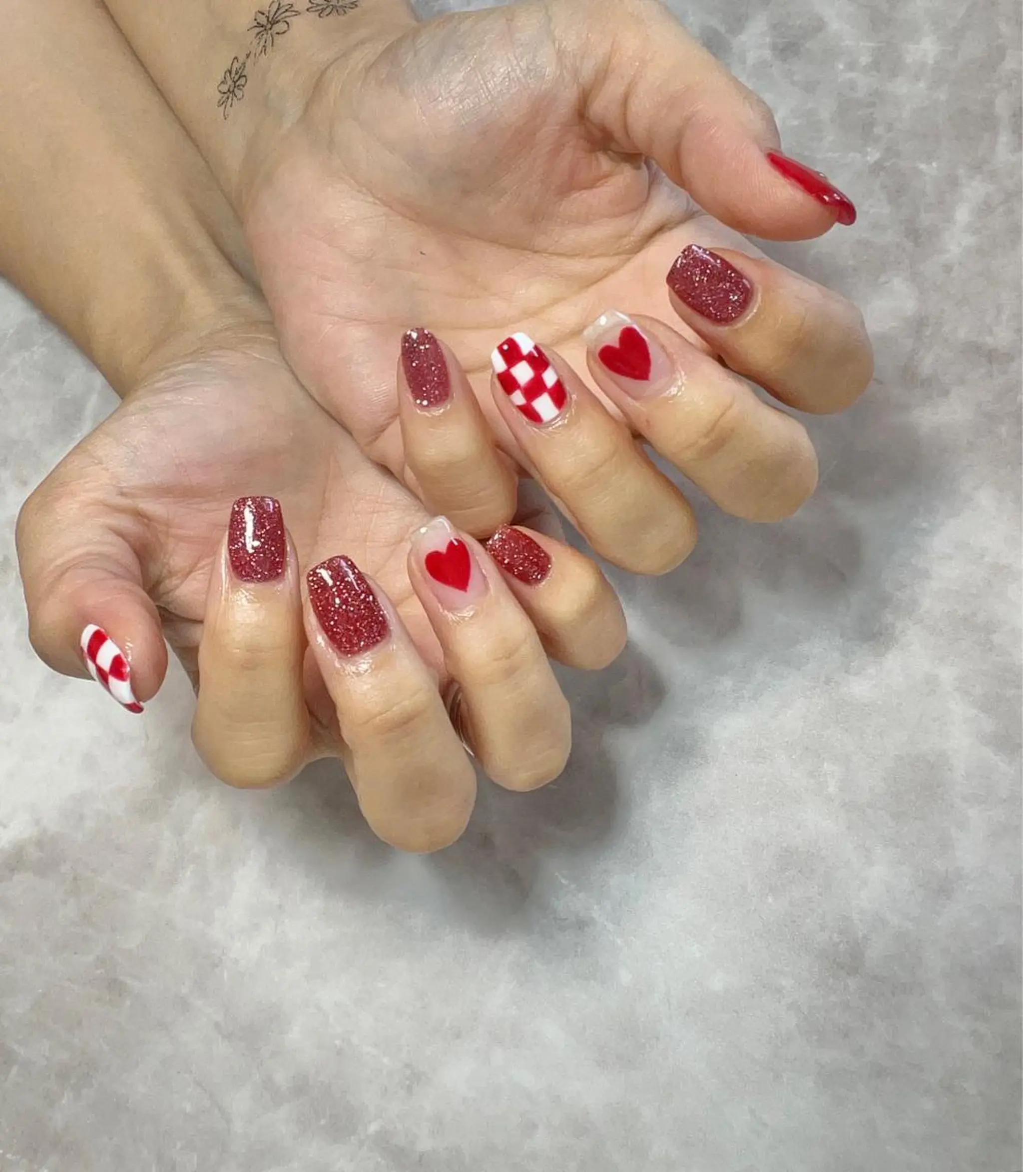 ネイル 成人式 フラッシュネイル ジェルネイル キラキラネイル 韓国ネイル ハンドネイル nails' it...のネイルデザイン