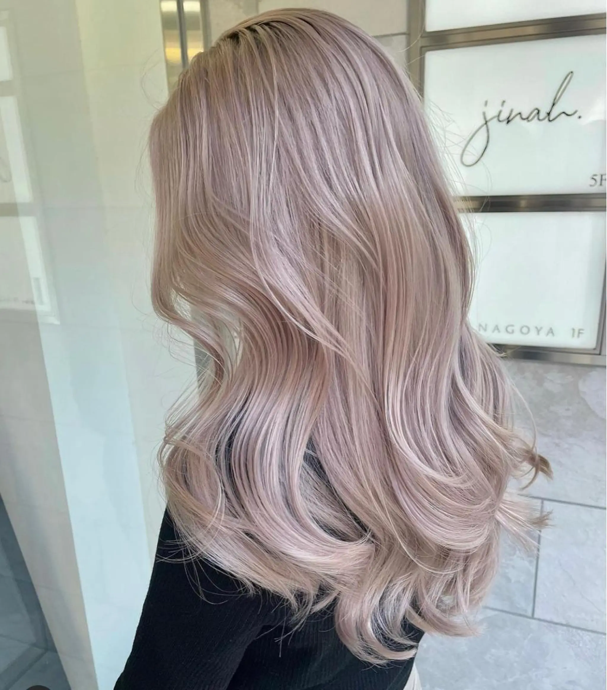 セミロング ハイライト レイヤーカット 髪質改善カラー× 美髪ストレート前出のヘアスタイル