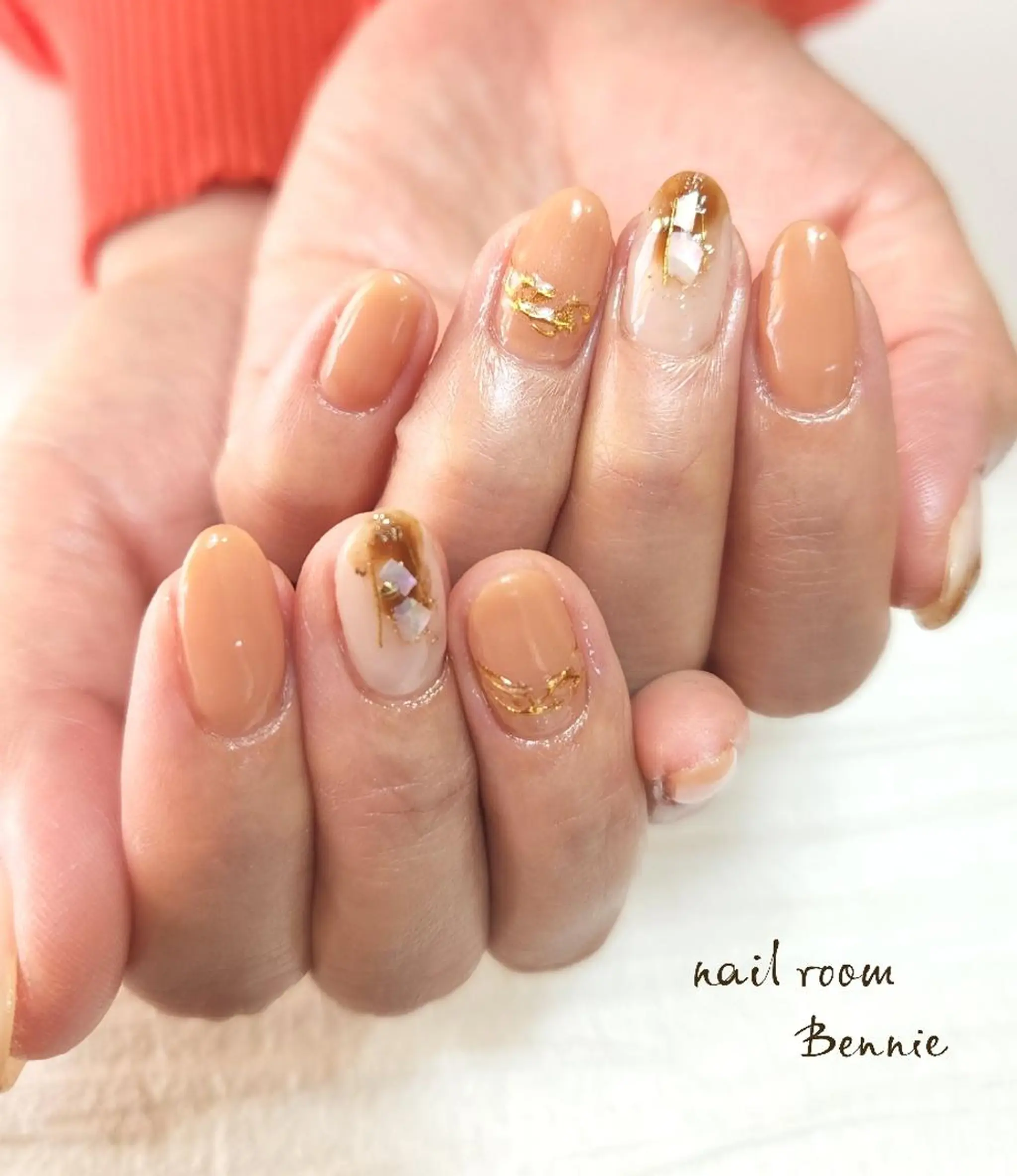 ネイル ゴールド ミラーネイル ニュアンスネイル   BENNIEのネイルデザイン