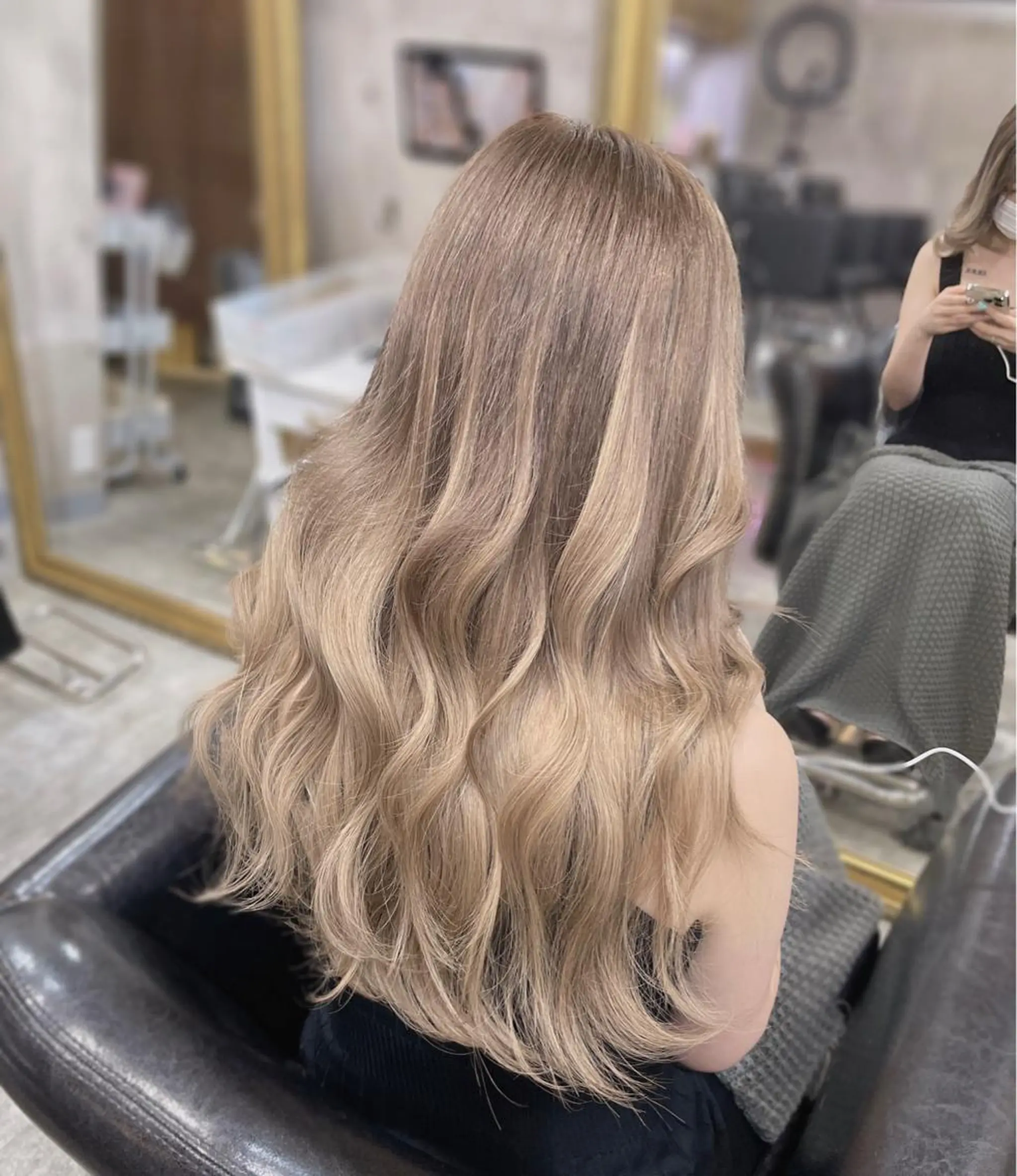 ミディアム カラー ベージュカラー グラデーションカラー エクステ Ryoichi⛓️ 韓国ヘア/ハイトーンのヘアスタイル