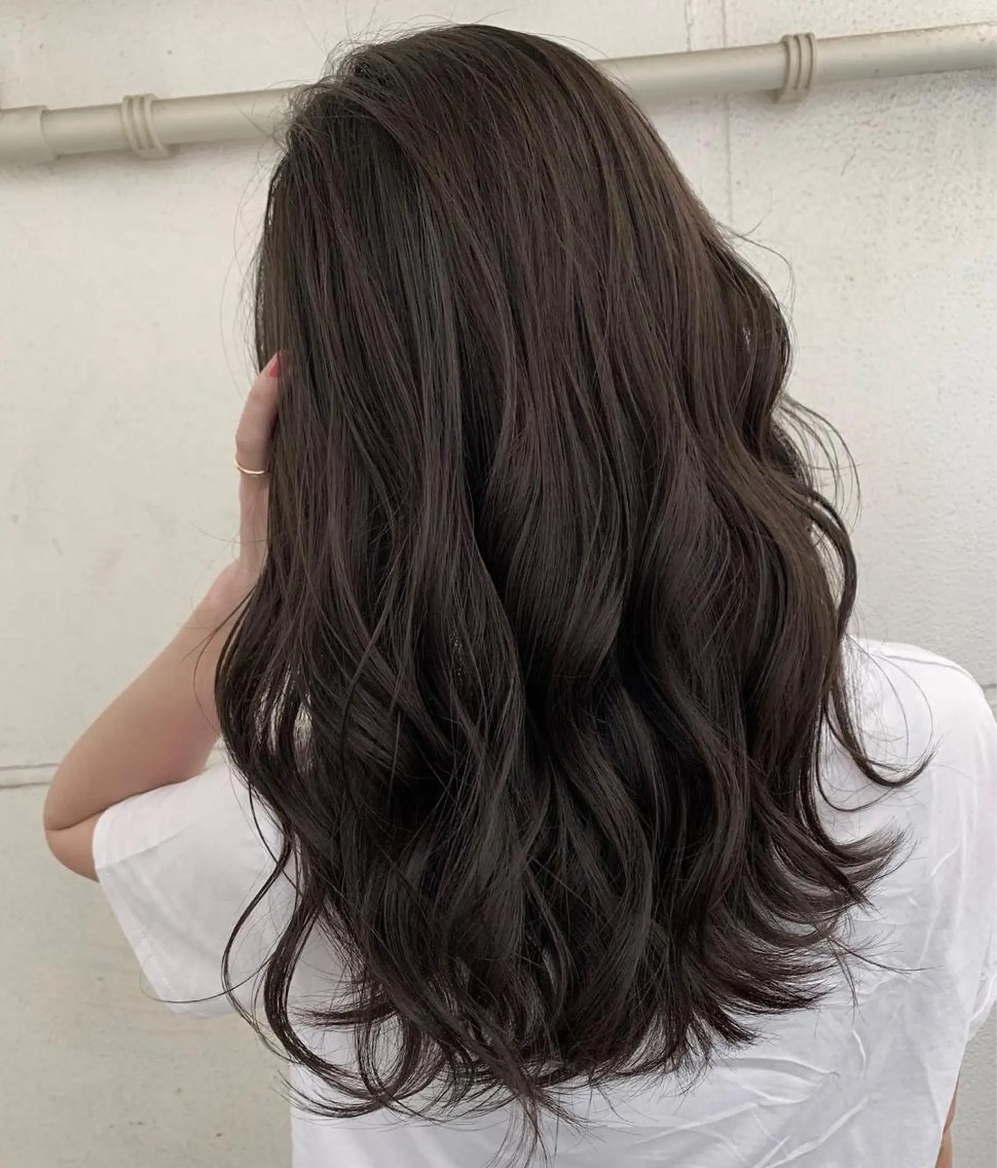 ロング カラー イルミナカラー オフホワイトアンドなんば所属・福西 洋斗のヘアスタイル