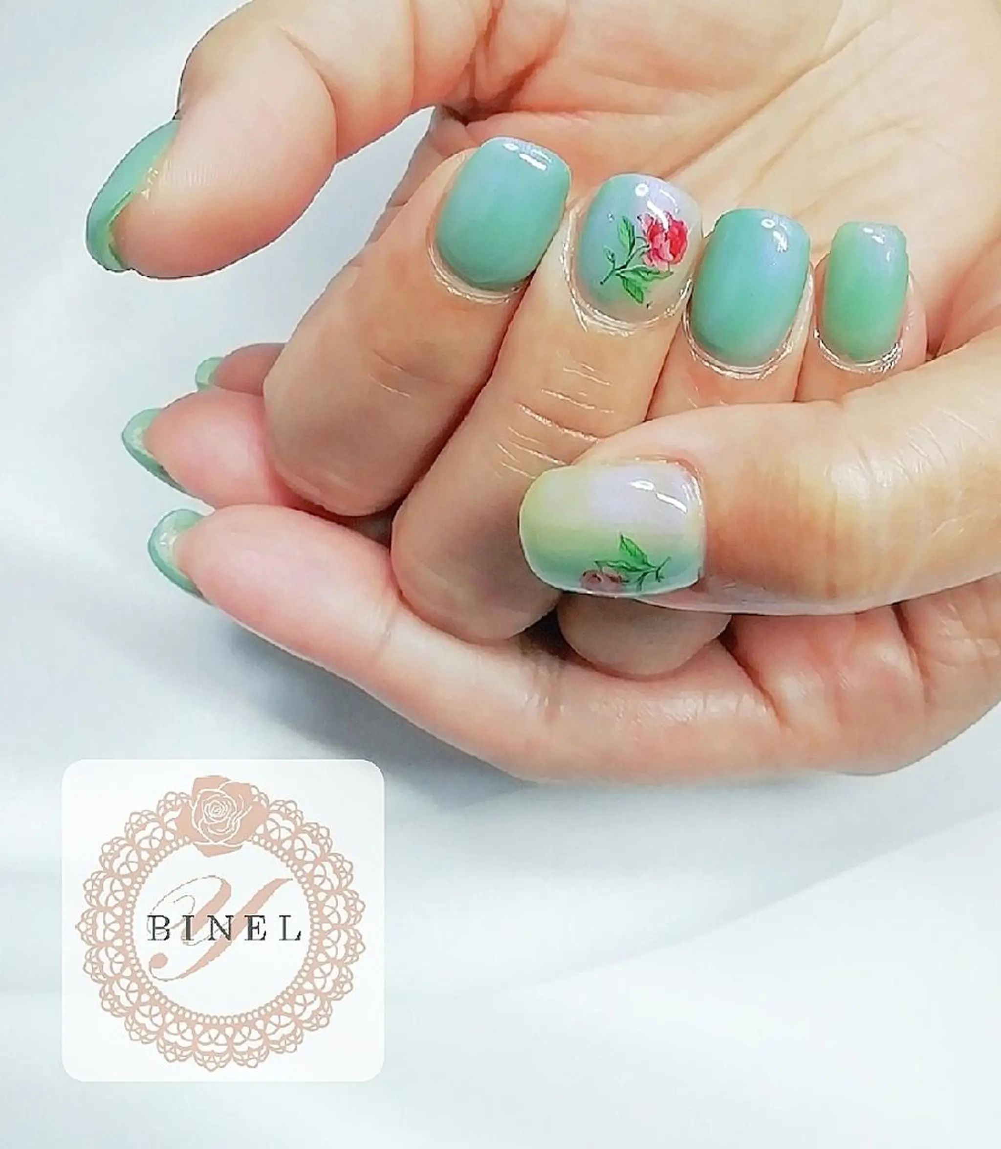 ネイル オーロラネイル グラデーション ワンカラーネイル ハンドネイル Nail Salon Y.BINELのネイルデザイン