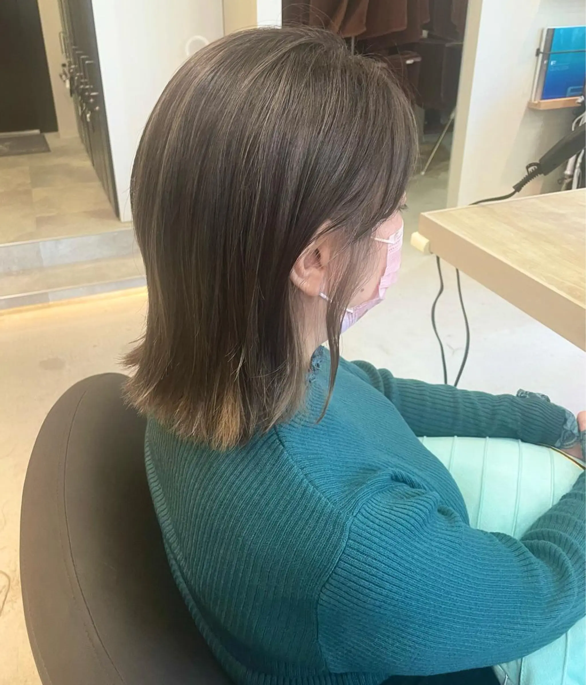 ミディアム カラー AKI 🐉のヘアスタイル