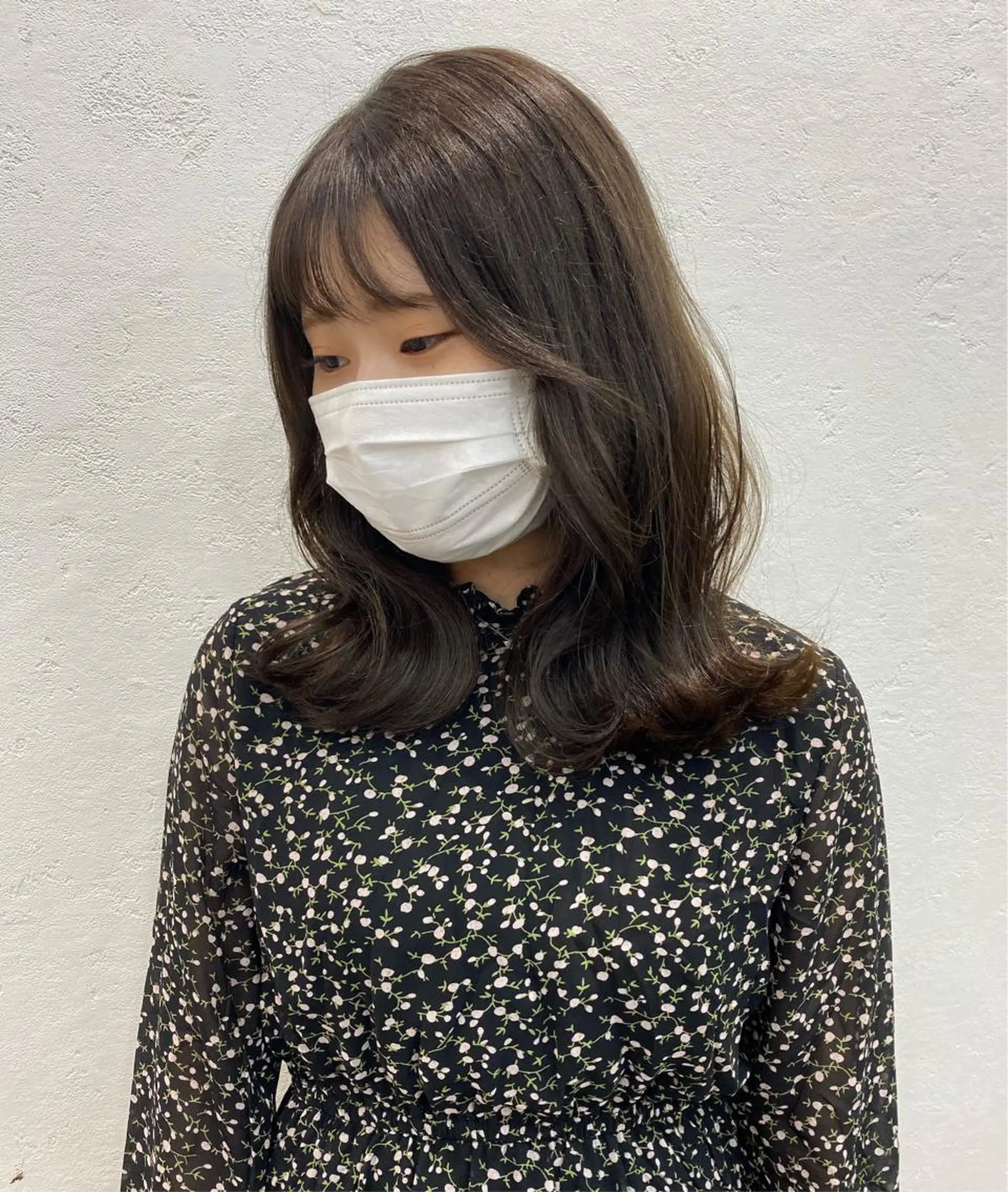 セミロング カラー オリーブ/アッシュ やわらか透明感カラーのヘアスタイル