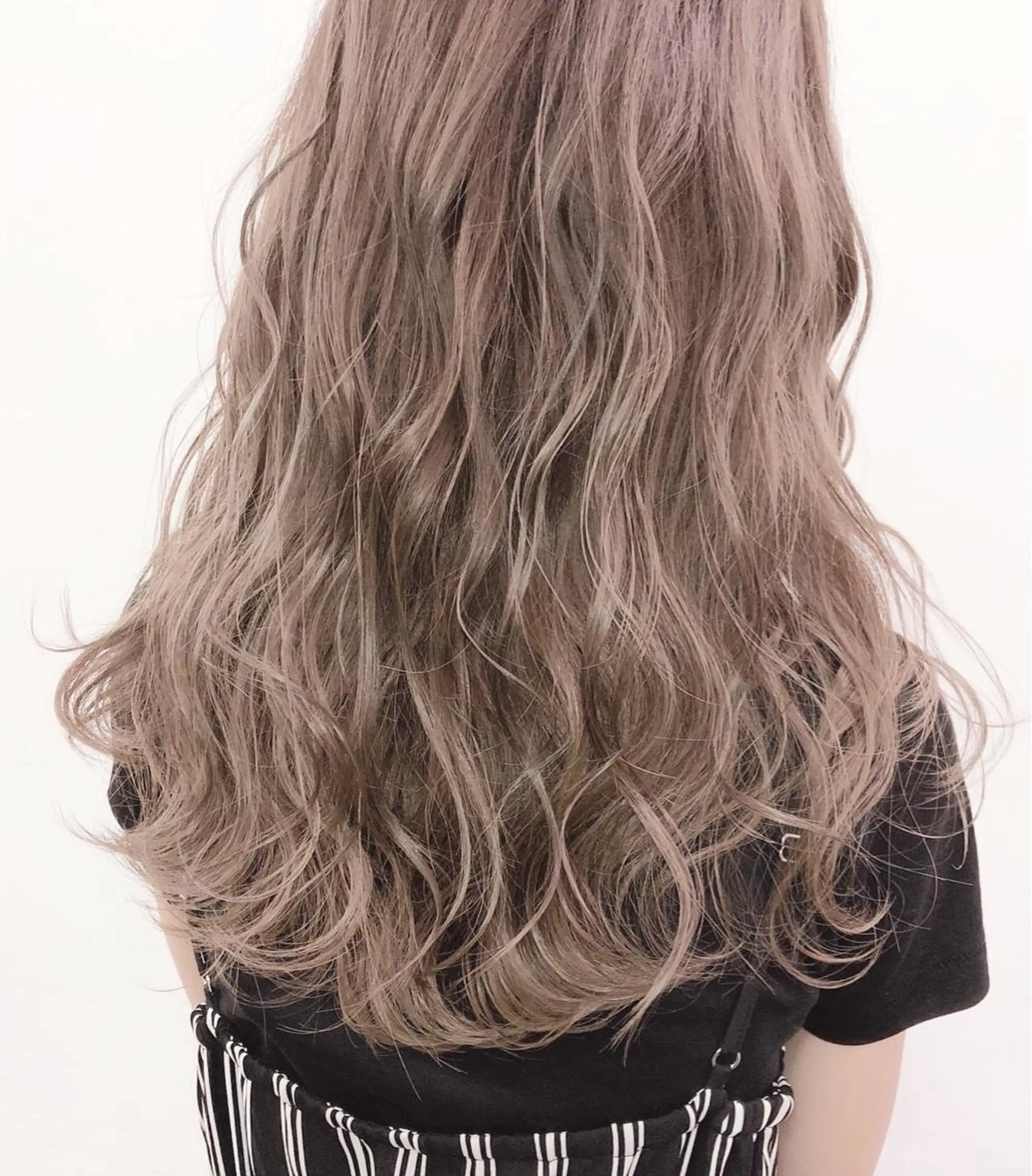 セミロング カラー ベージュカラー ブリーチ ミルクティーベージュ ピンクカラー メンズ レイヤー ウルフ 弓木啓輔のヘアスタイル